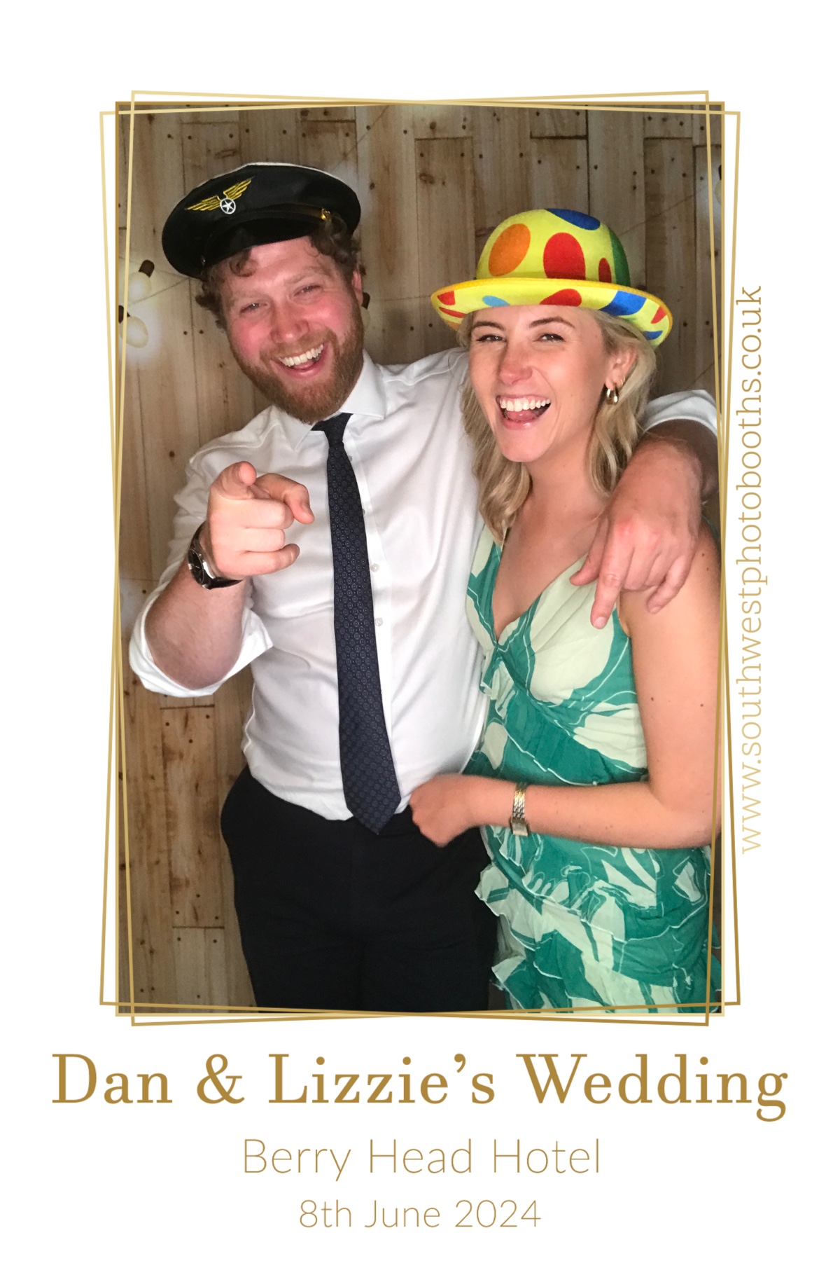 Dan and Lizzie | View more photos from the event at gallery.southwestphotobooths.co.uk/u/SWPB/Dan-and-Lizzie