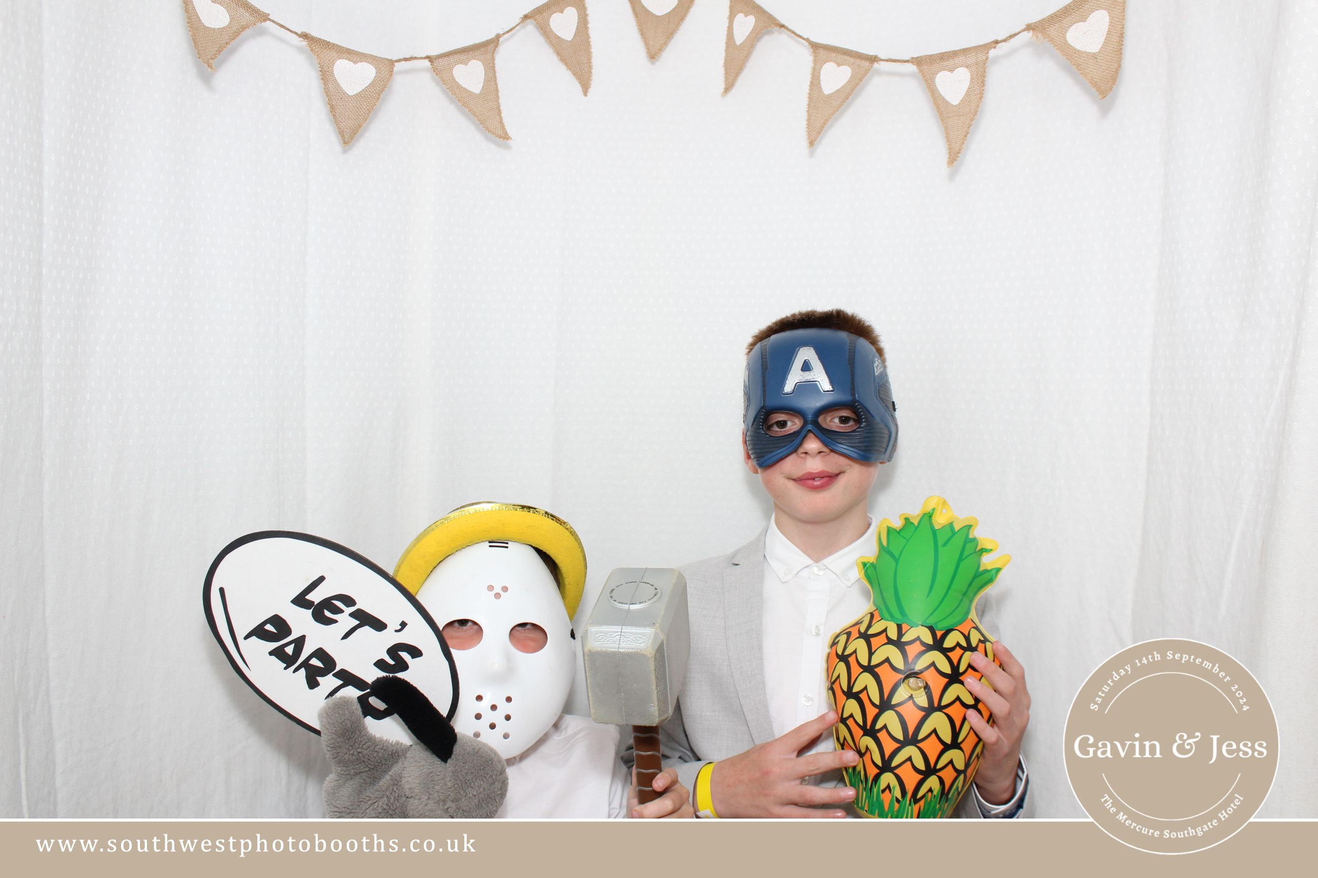 Gavin and Jess | View more photos from the event at gallery.southwestphotobooths.co.uk/u/SWPB/Gavin-and-Jess