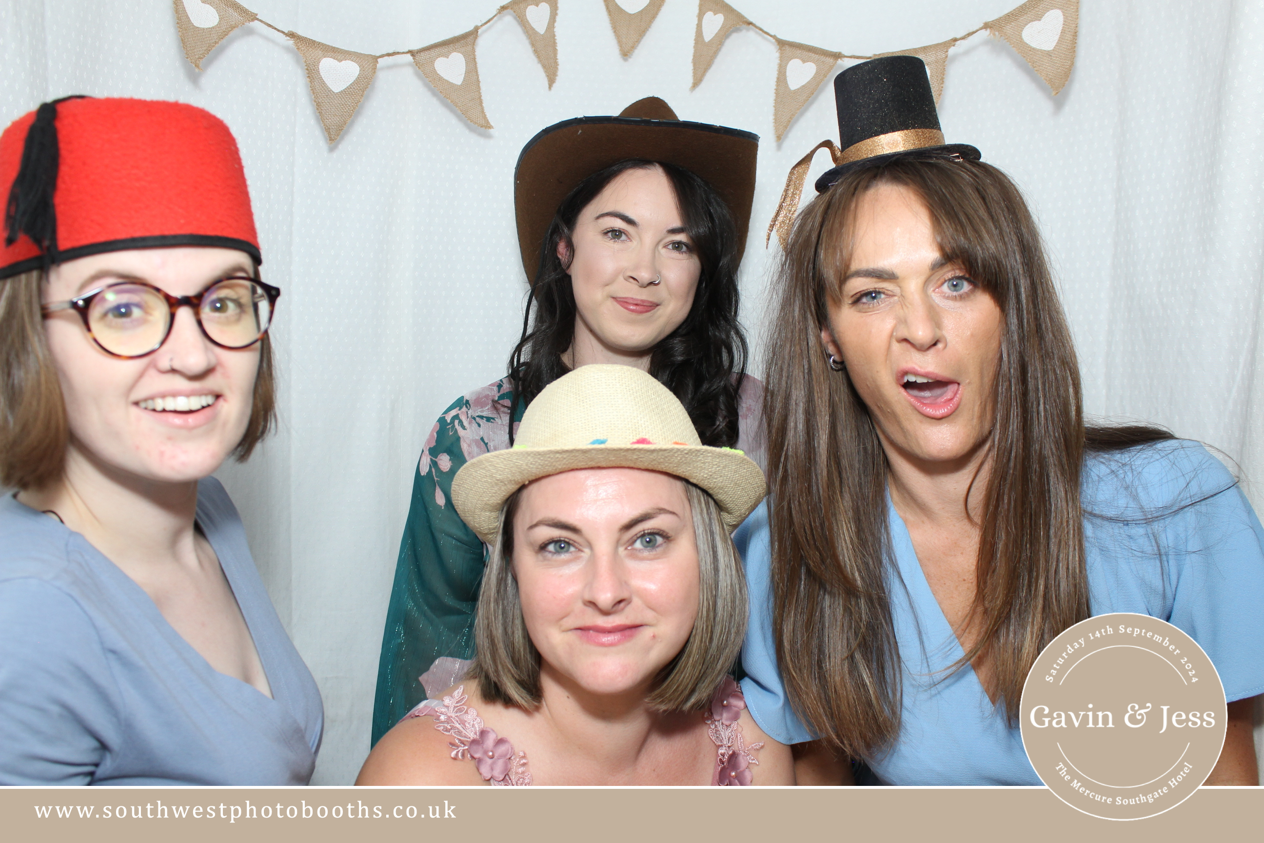 Gavin and Jess | View more photos from the event at gallery.southwestphotobooths.co.uk/u/SWPB/Gavin-and-Jess