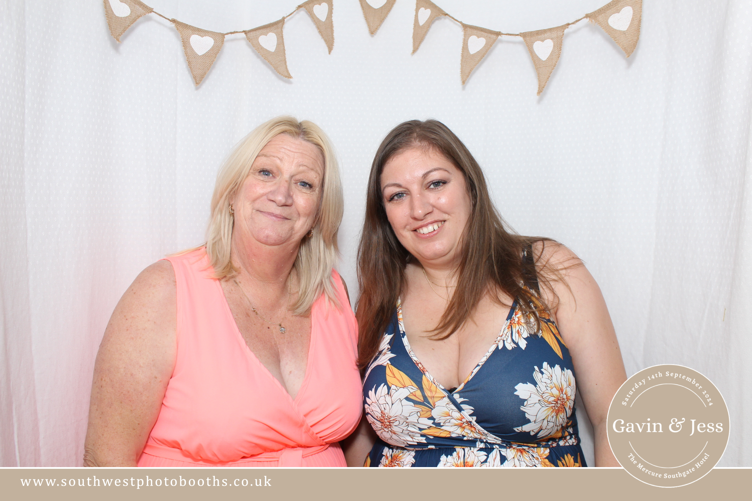 Gavin and Jess | View more photos from the event at gallery.southwestphotobooths.co.uk/u/SWPB/Gavin-and-Jess
