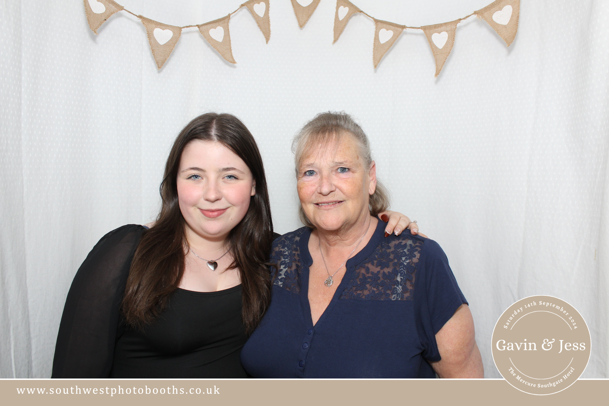 Gavin and Jess | View more photos from the event at gallery.southwestphotobooths.co.uk/u/SWPB/Gavin-and-Jess