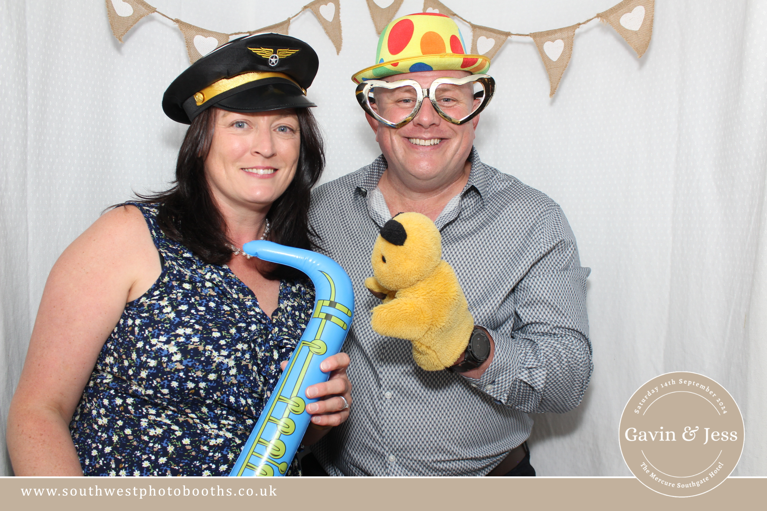 Gavin and Jess | View more photos from the event at gallery.southwestphotobooths.co.uk/u/SWPB/Gavin-and-Jess