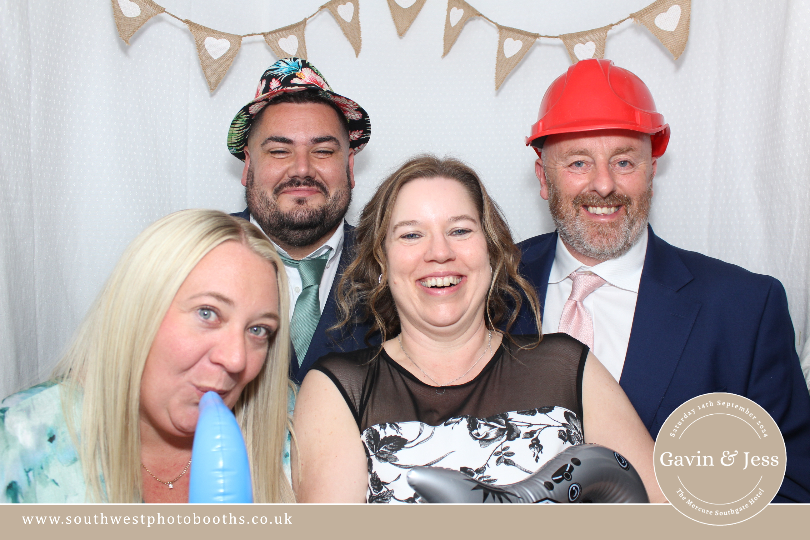 Gavin and Jess | View more photos from the event at gallery.southwestphotobooths.co.uk/u/SWPB/Gavin-and-Jess