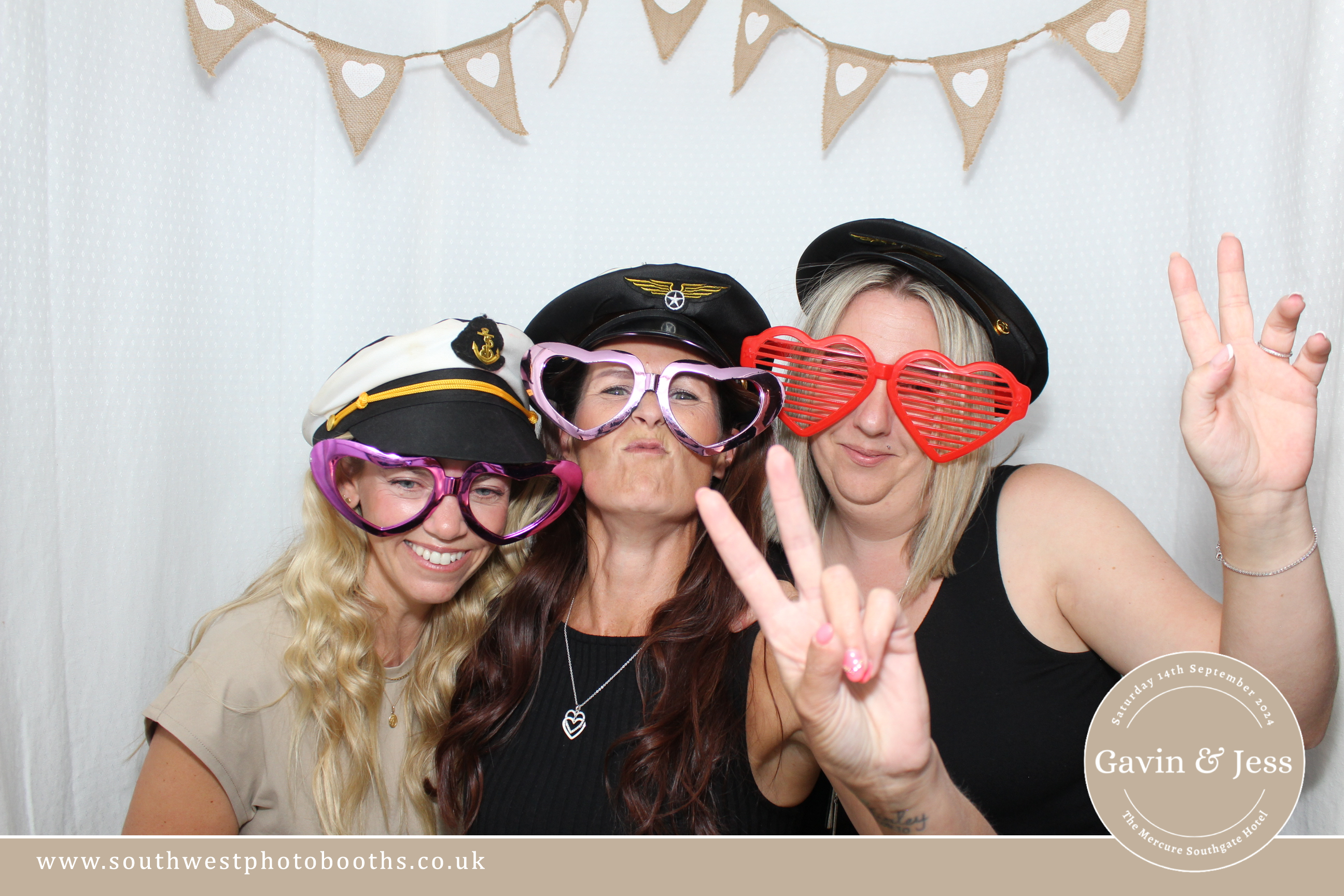 Gavin and Jess | View more photos from the event at gallery.southwestphotobooths.co.uk/u/SWPB/Gavin-and-Jess