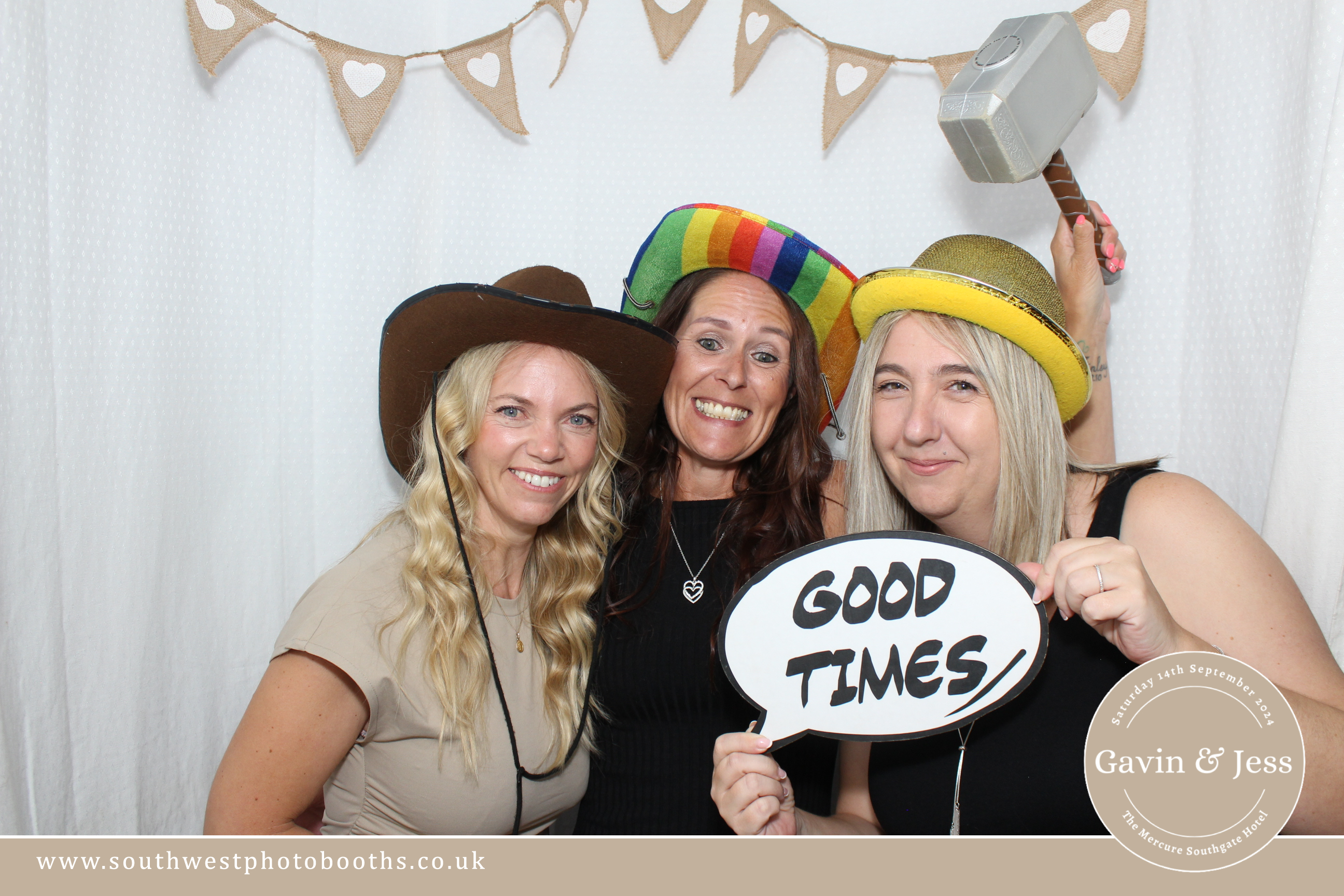 Gavin and Jess | View more photos from the event at gallery.southwestphotobooths.co.uk/u/SWPB/Gavin-and-Jess