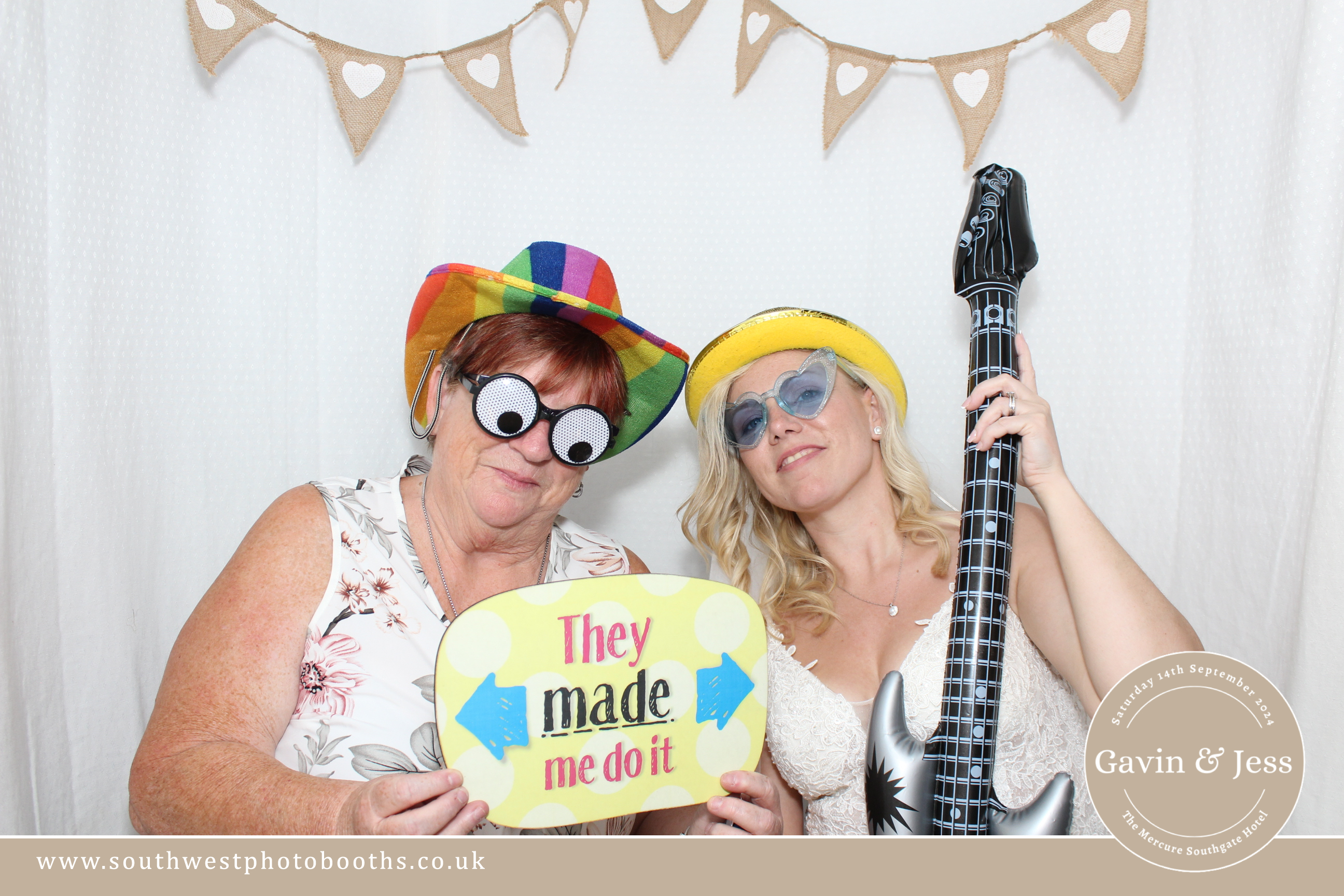 Gavin and Jess | View more photos from the event at gallery.southwestphotobooths.co.uk/u/SWPB/Gavin-and-Jess