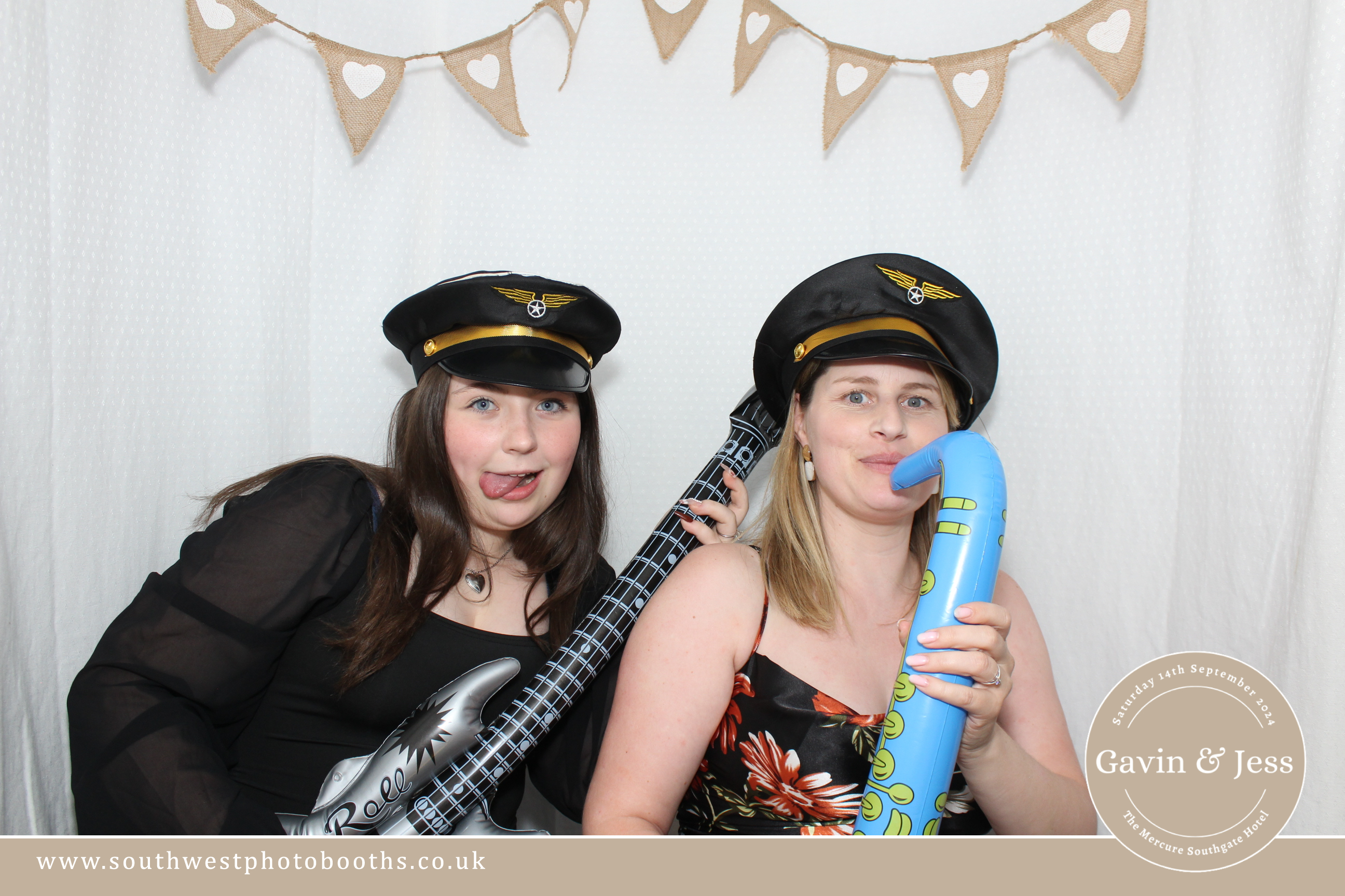 Gavin and Jess | View more photos from the event at gallery.southwestphotobooths.co.uk/u/SWPB/Gavin-and-Jess