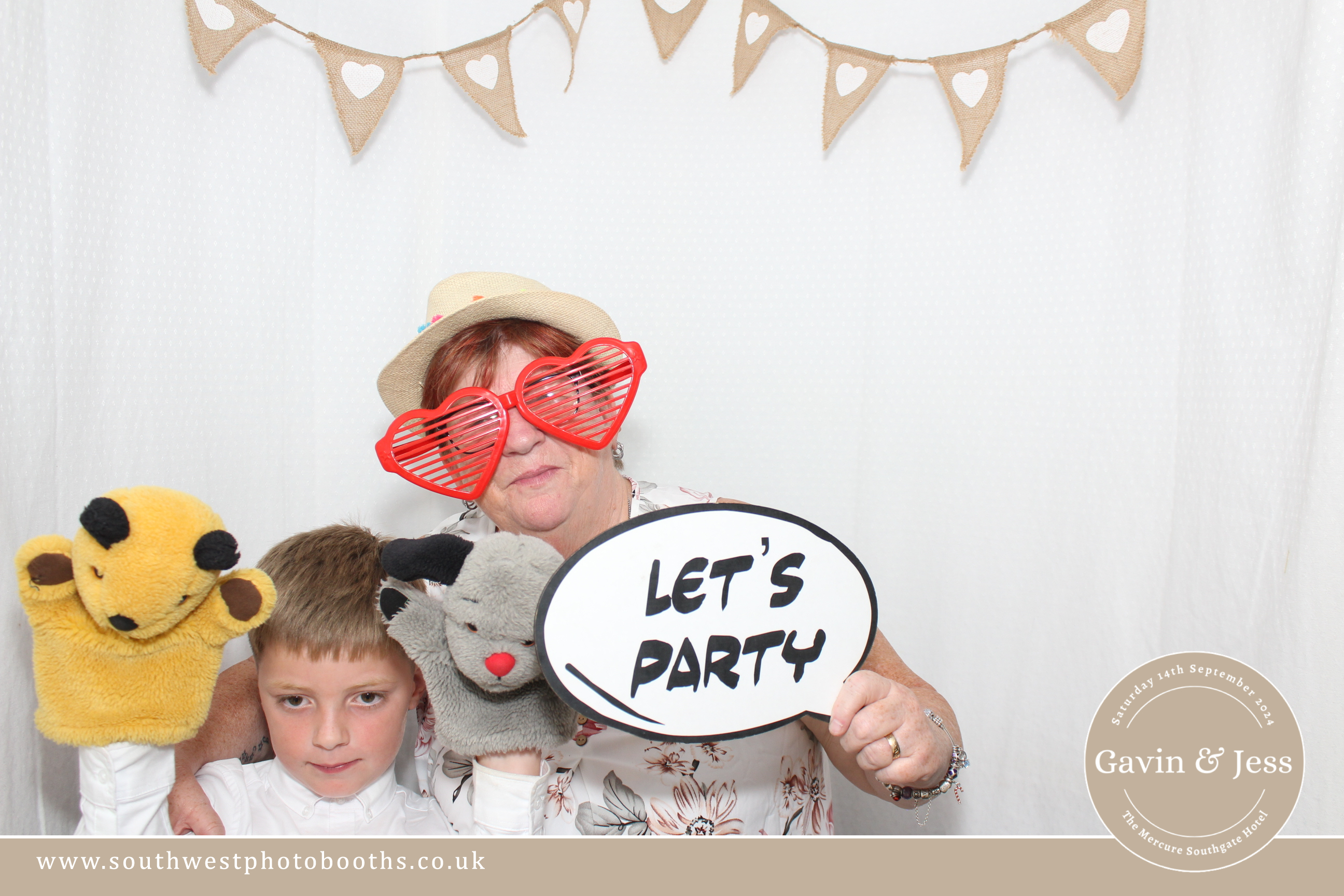 Gavin and Jess | View more photos from the event at gallery.southwestphotobooths.co.uk/u/SWPB/Gavin-and-Jess