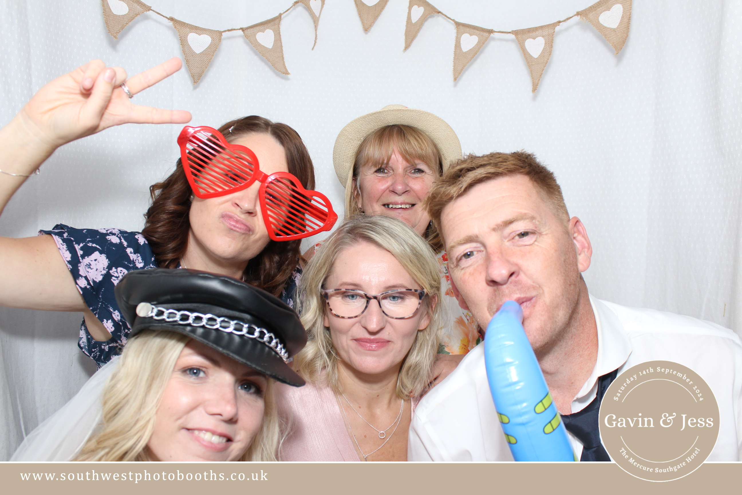 Gavin and Jess | View more photos from the event at gallery.southwestphotobooths.co.uk/u/SWPB/Gavin-and-Jess