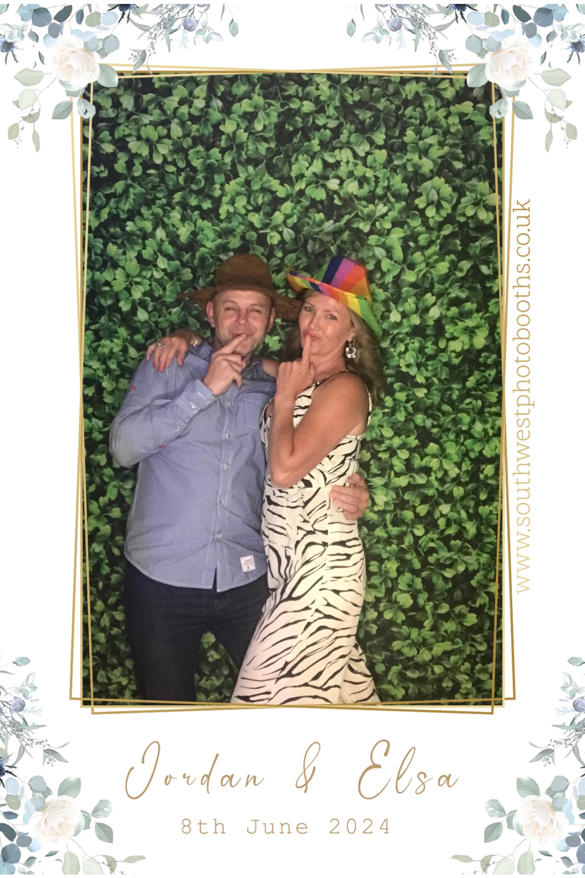 Jordan and Elsa | View more photos from the event at gallery.southwestphotobooths.co.uk/u/SWPB/Jordan-and-Elsa