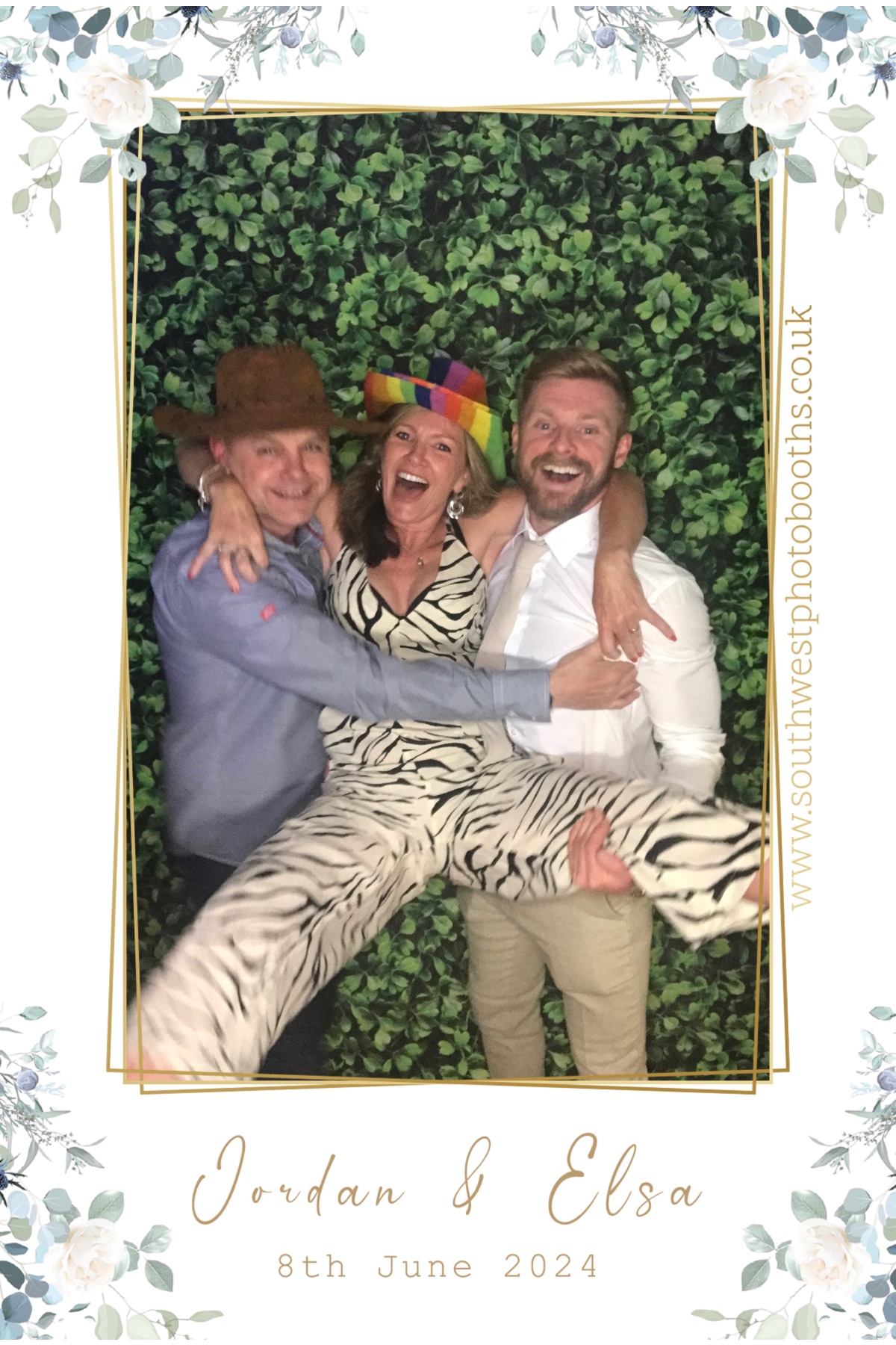 Jordan and Elsa | View more photos from the event at gallery.southwestphotobooths.co.uk/u/SWPB/Jordan-and-Elsa