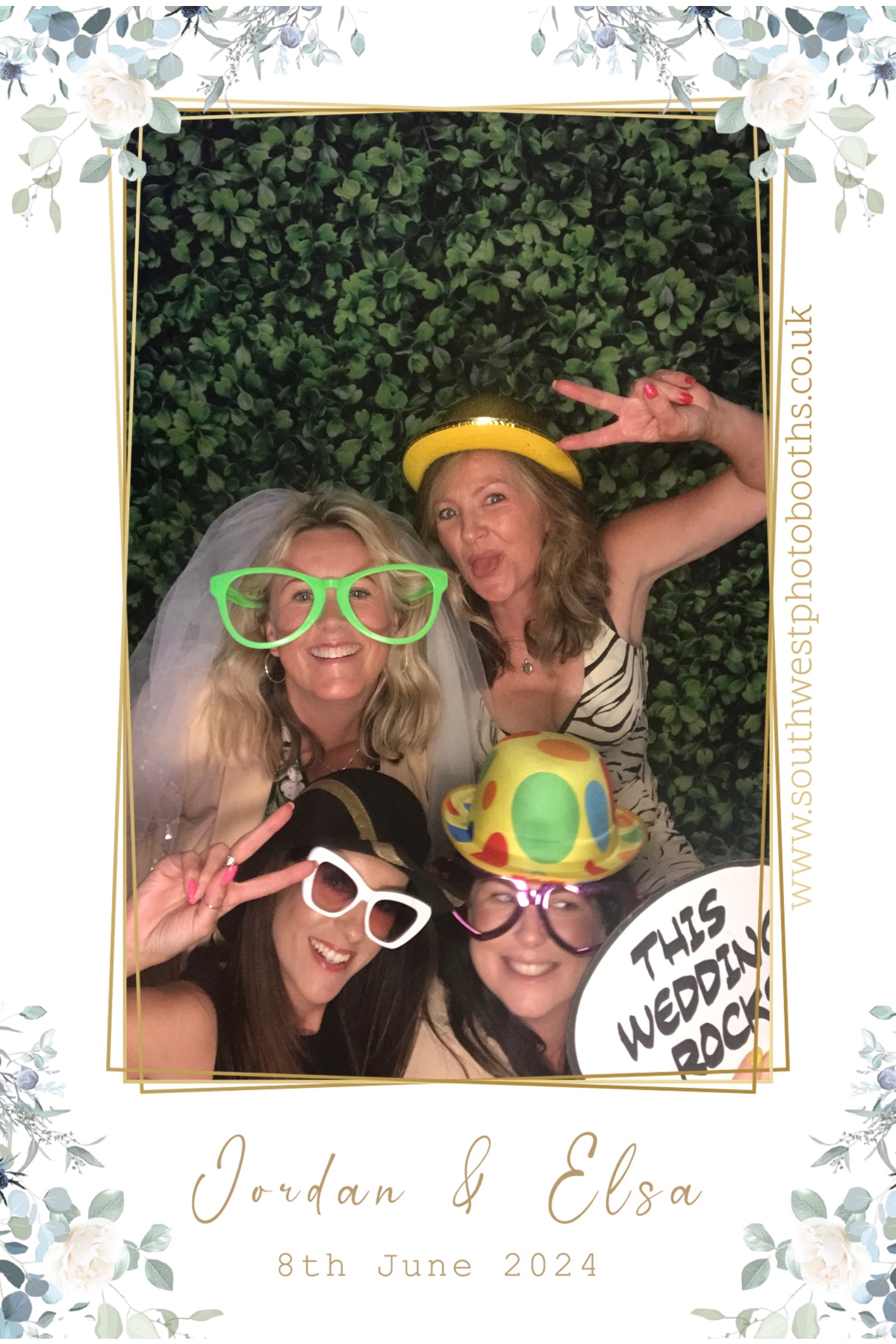 Jordan and Elsa | View more photos from the event at gallery.southwestphotobooths.co.uk/u/SWPB/Jordan-and-Elsa