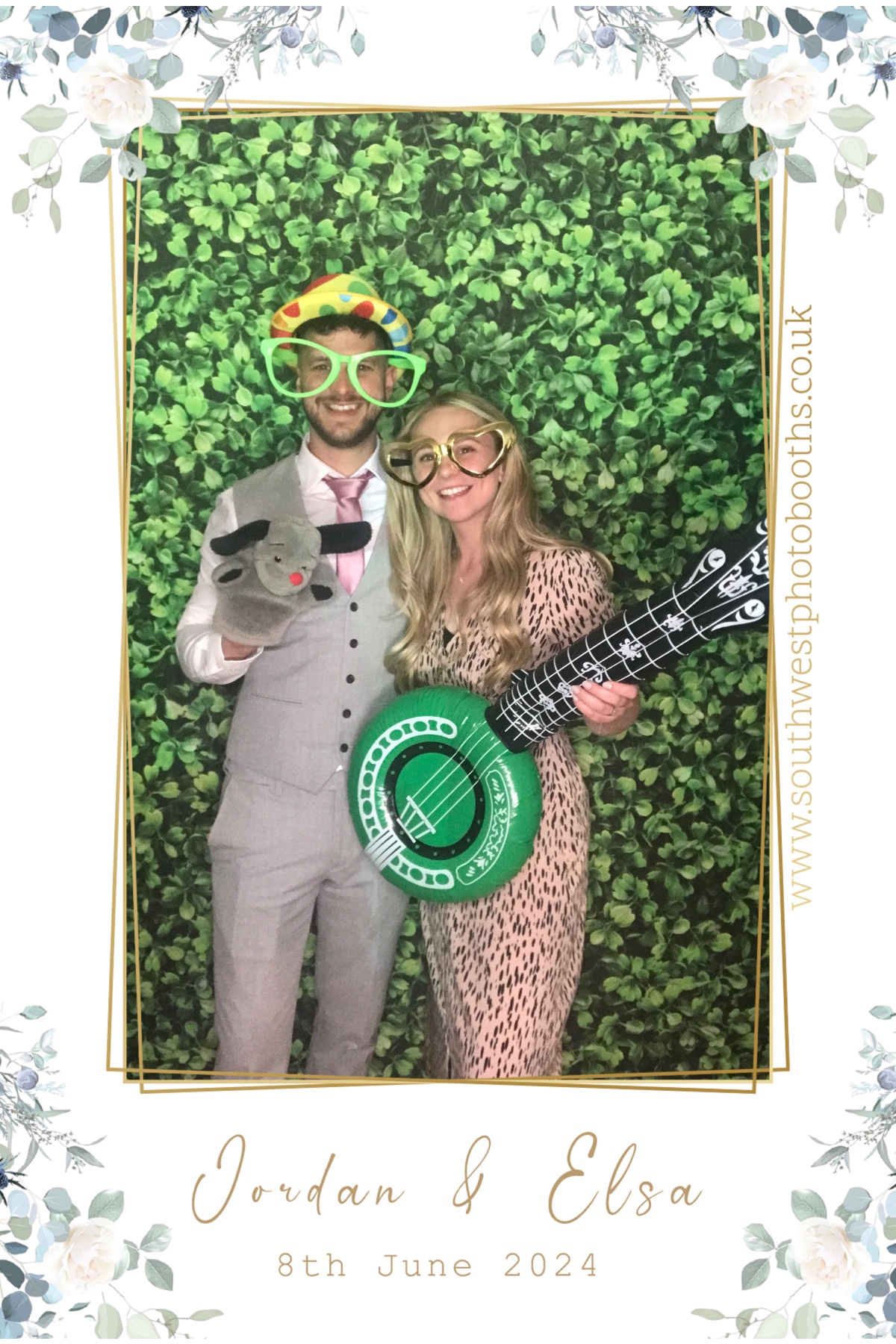 Jordan and Elsa | View more photos from the event at gallery.southwestphotobooths.co.uk/u/SWPB/Jordan-and-Elsa