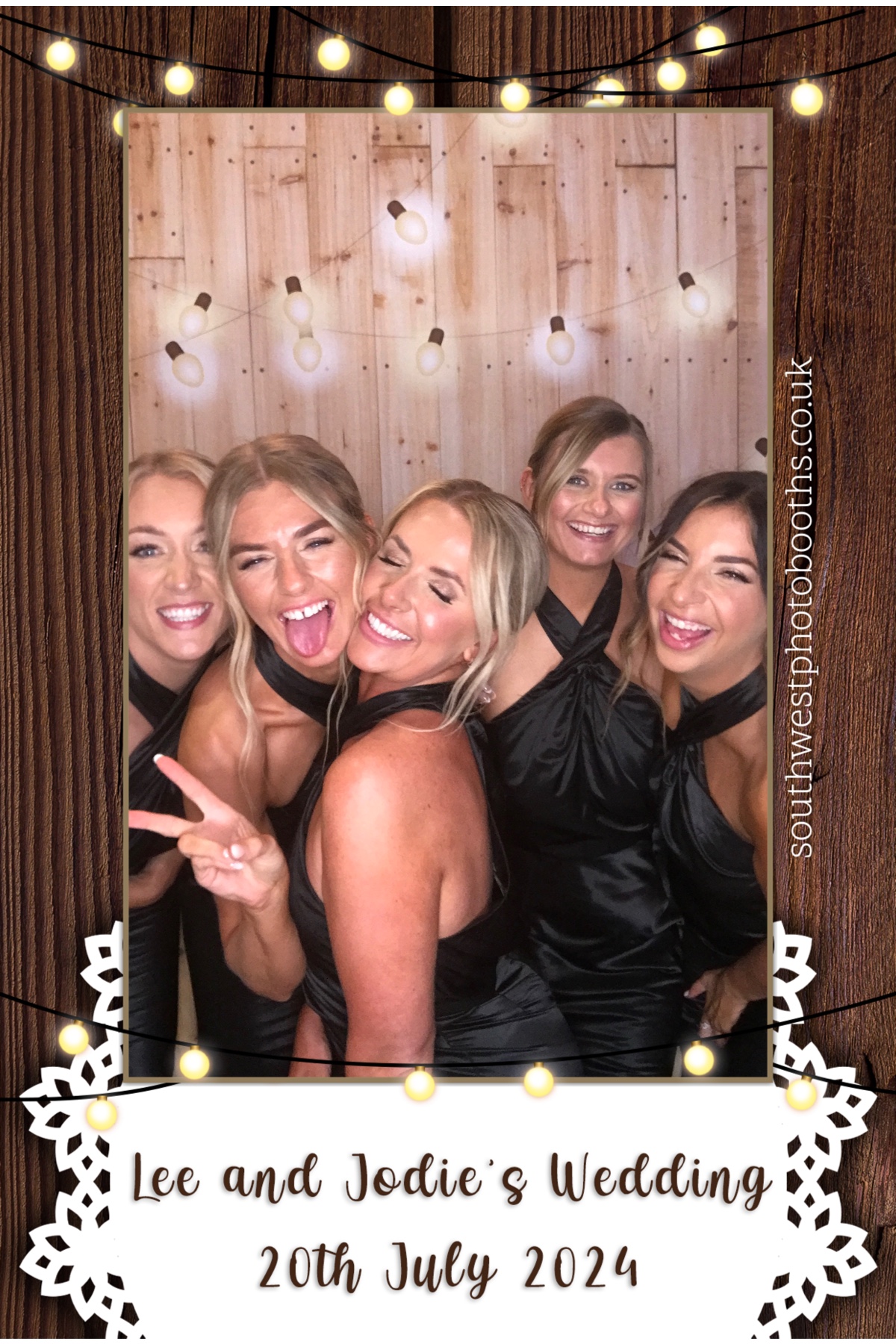 Lee and Jodie | View more photos from the event at gallery.southwestphotobooths.co.uk/u/SWPB/Lee-and-Jodie
