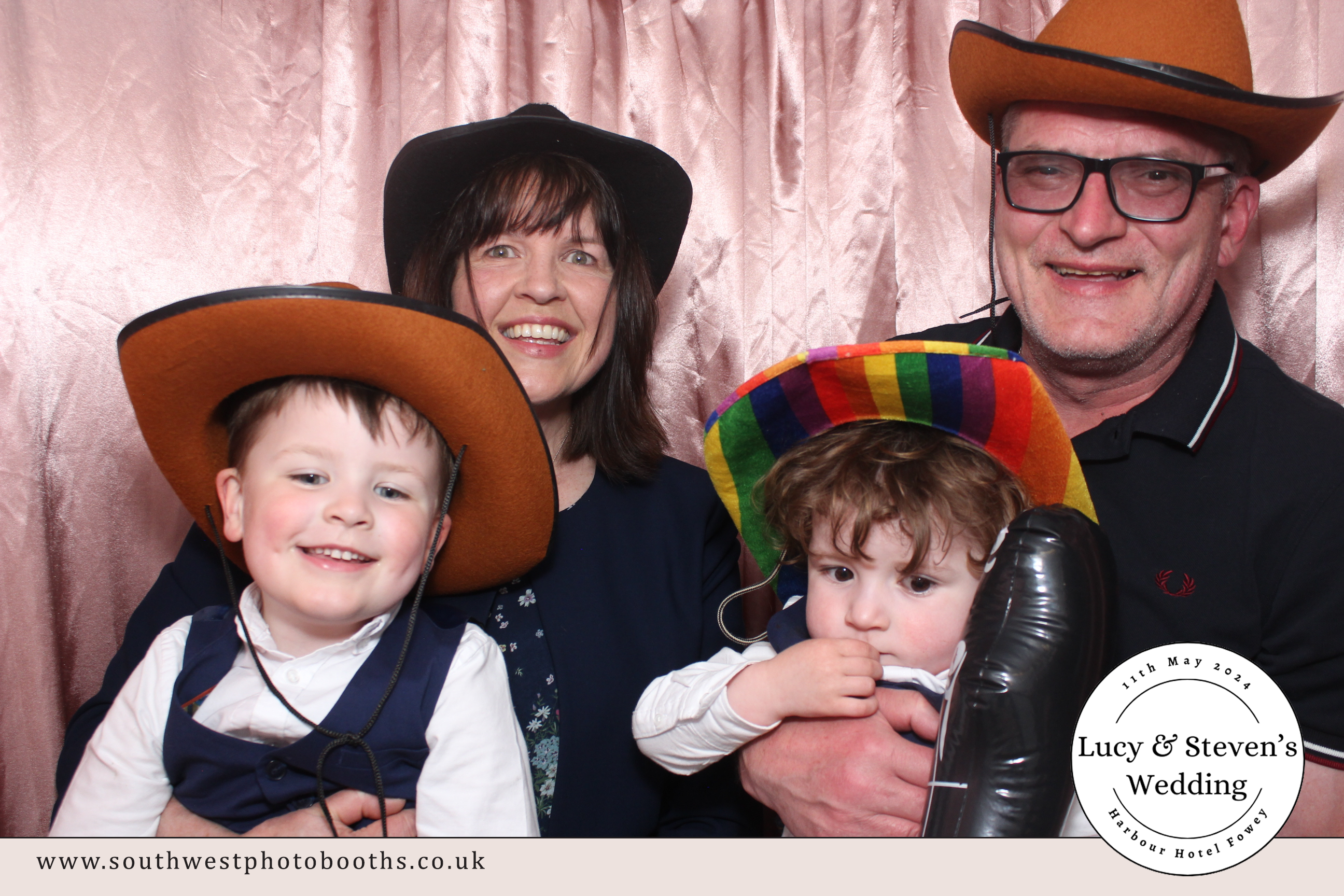 Lucy and Steven | View more photos from the event at gallery.southwestphotobooths.co.uk/u/SWPB/Lucy-and-Steven