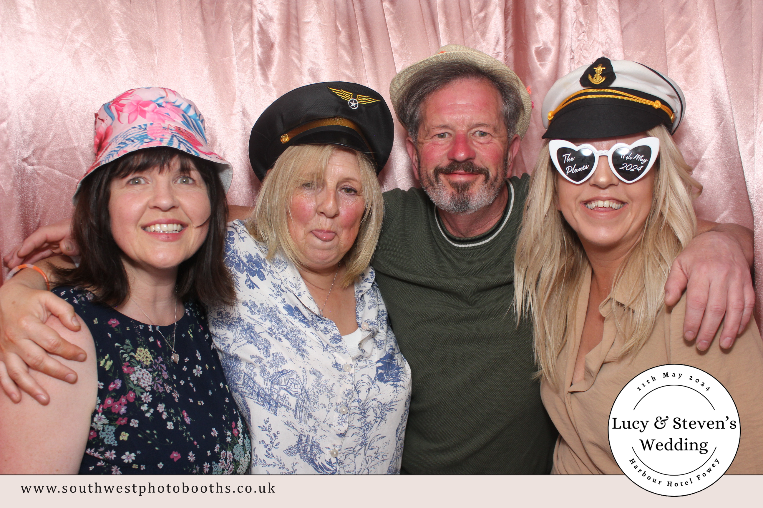 Lucy and Steven | View more photos from the event at gallery.southwestphotobooths.co.uk/u/SWPB/Lucy-and-Steven