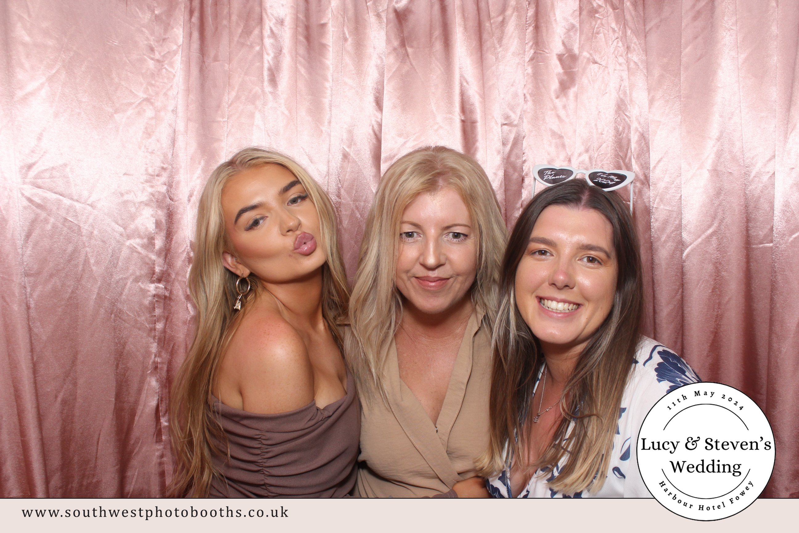 Lucy and Steven | View more photos from the event at gallery.southwestphotobooths.co.uk/u/SWPB/Lucy-and-Steven