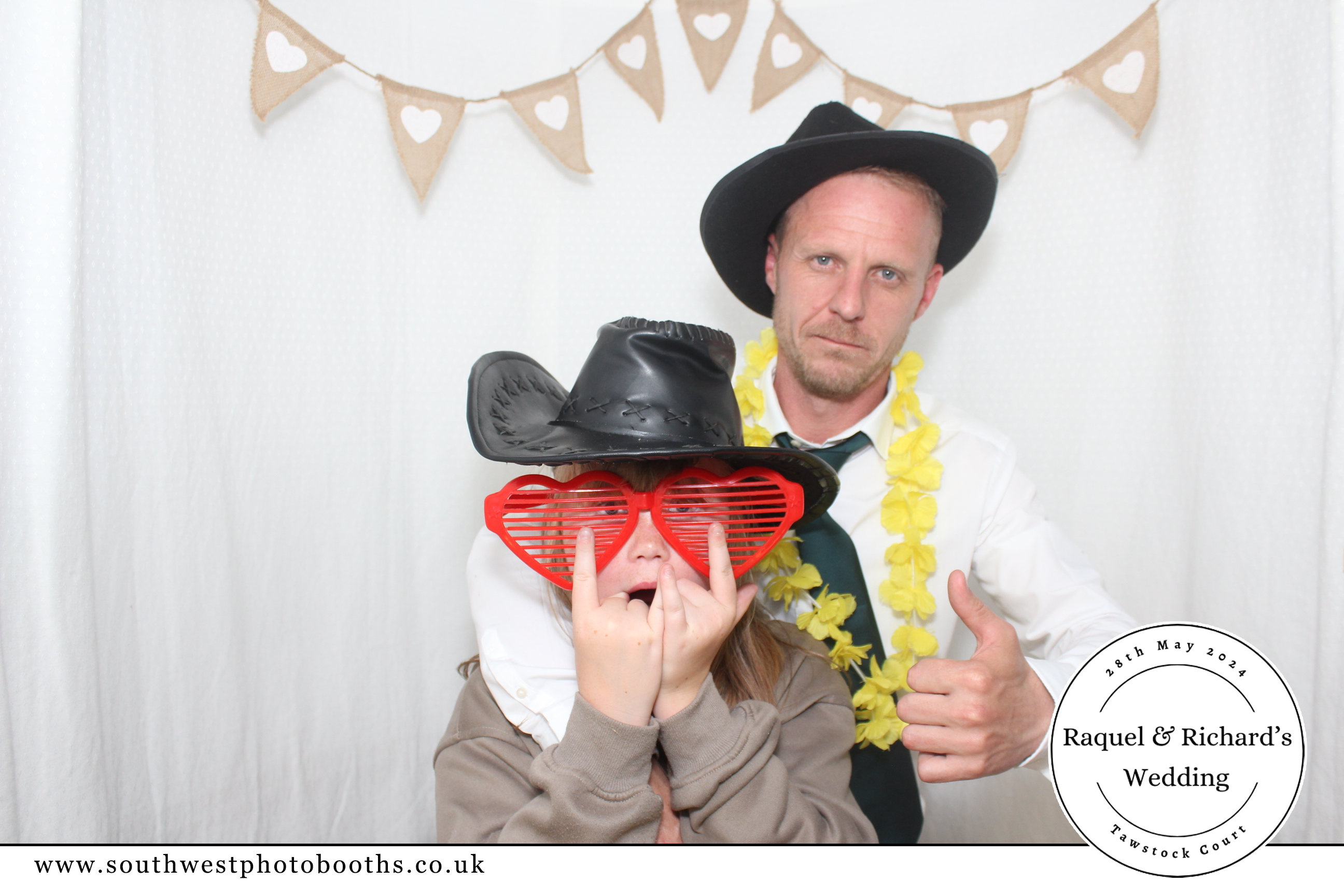 Raquel & Richard | View more photos from the event at gallery.southwestphotobooths.co.uk/u/SWPB/Raquel-Richard