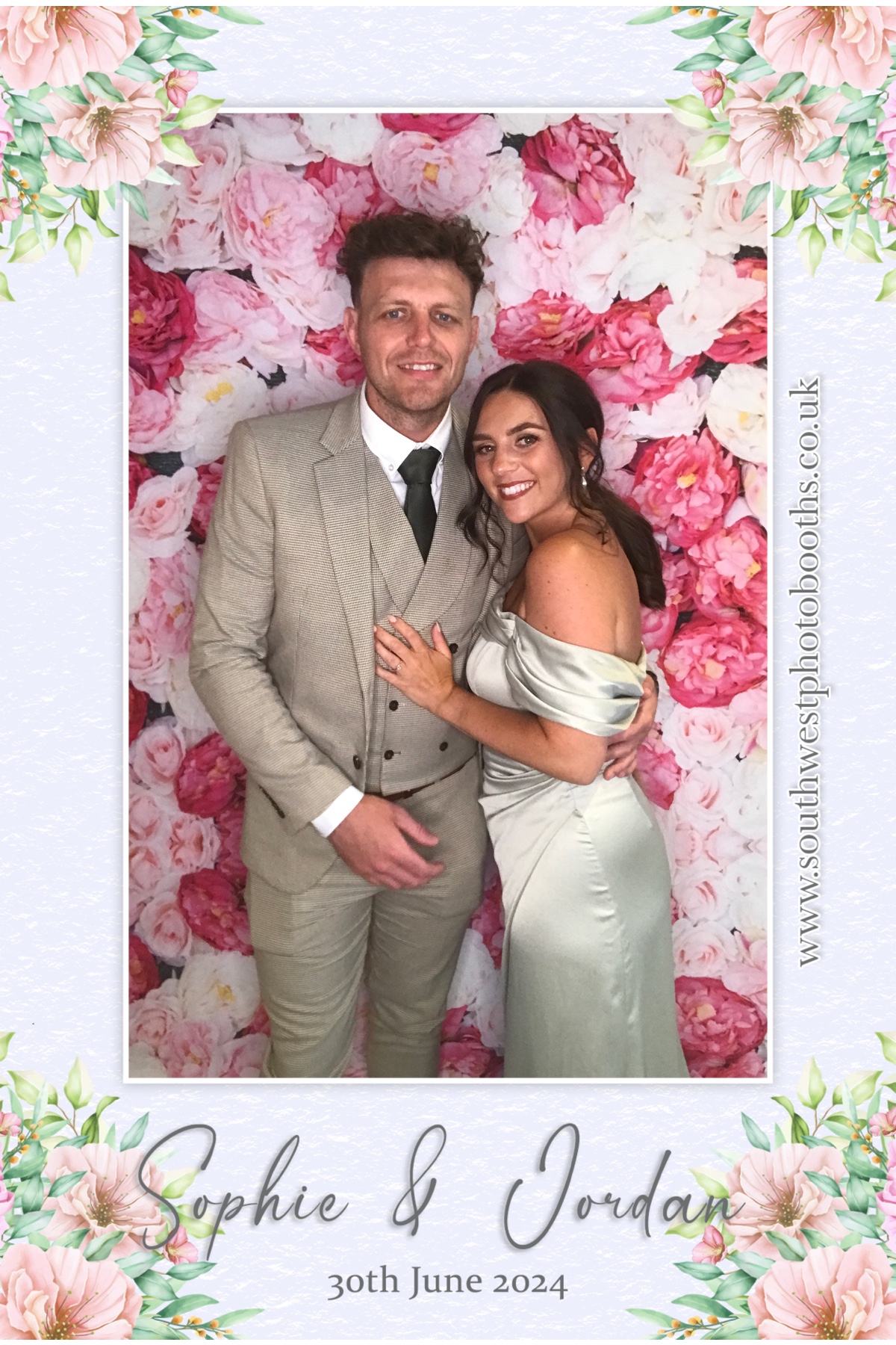 Sophie and Jordan | View more photos from the event at gallery.southwestphotobooths.co.uk/u/SWPB/Sophie-and-Jordan