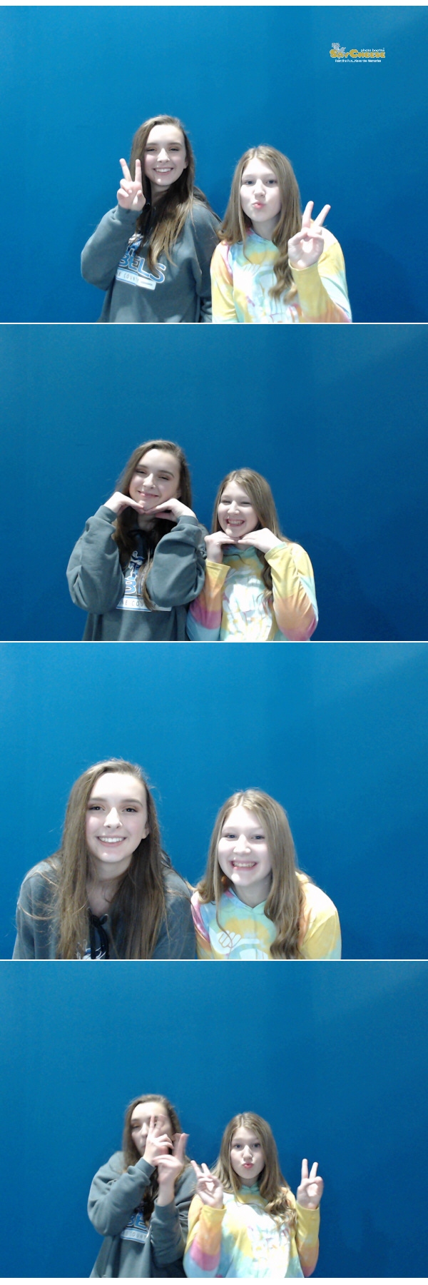 Crossroads Friendsgiving | View more photos from the event at gallery.saycheesephotobooth.com/u/SayCheesePhotoBooth/Crossroads-Friendsgiving