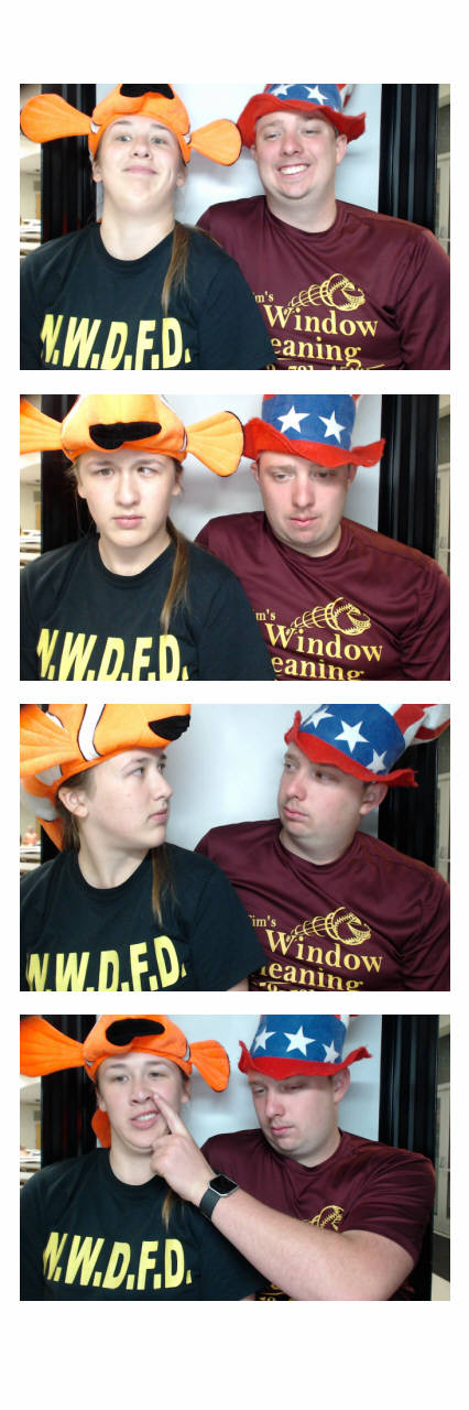 MacKenzie's Grad Party  | View more photos from the event at gallery.saycheesephotobooth.com/u/SayCheesePhotoBooth/MacKenzies-Grad-Party