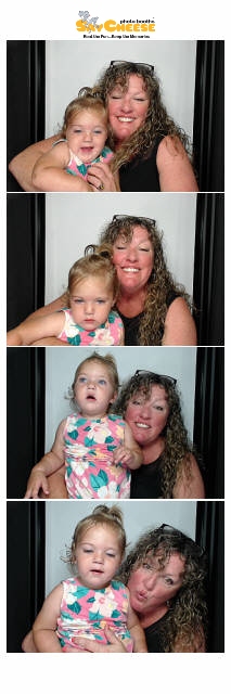 Makenna's Graduation Party  | View more photos from the event at gallery.saycheesephotobooth.com/u/SayCheesePhotoBooth/Makennas-Graduation-Party