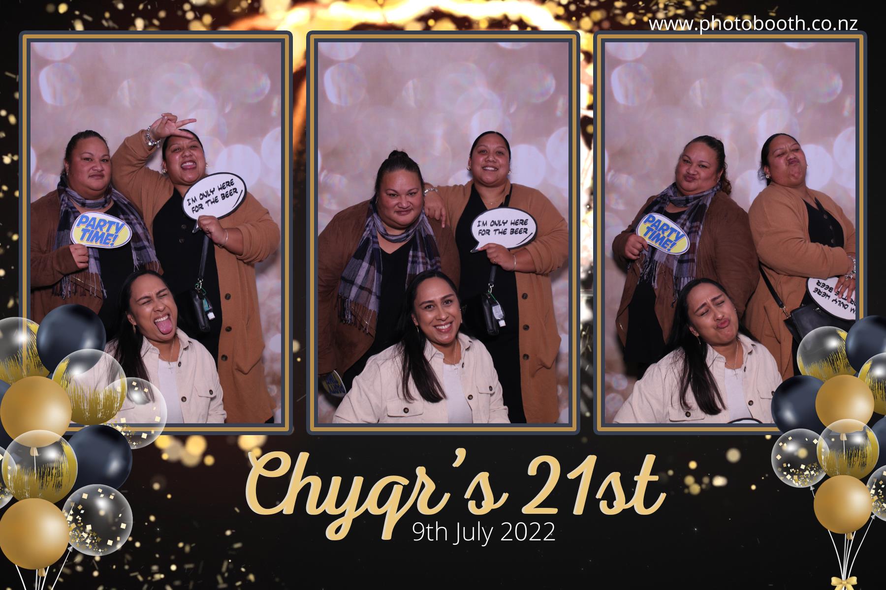 Chyqraym's 21st | View more photos from the event at gallery.photobooth.co.nz/u/SelfieCentral/Chyqrayms-21st