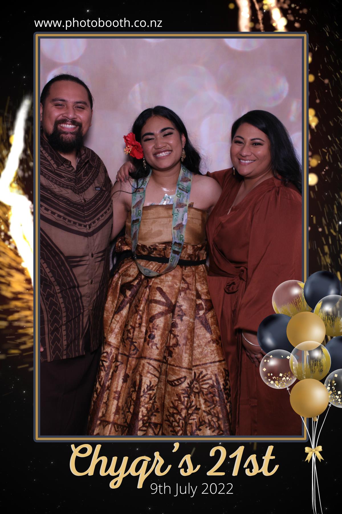 Chyqraym's 21st | View more photos from the event at gallery.photobooth.co.nz/u/SelfieCentral/Chyqrayms-21st