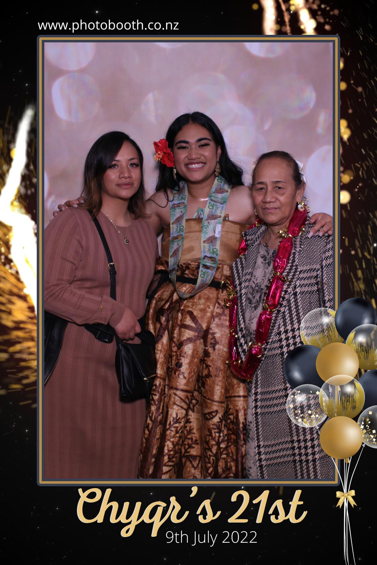 Chyqraym's 21st | View more photos from the event at gallery.photobooth.co.nz/u/SelfieCentral/Chyqrayms-21st
