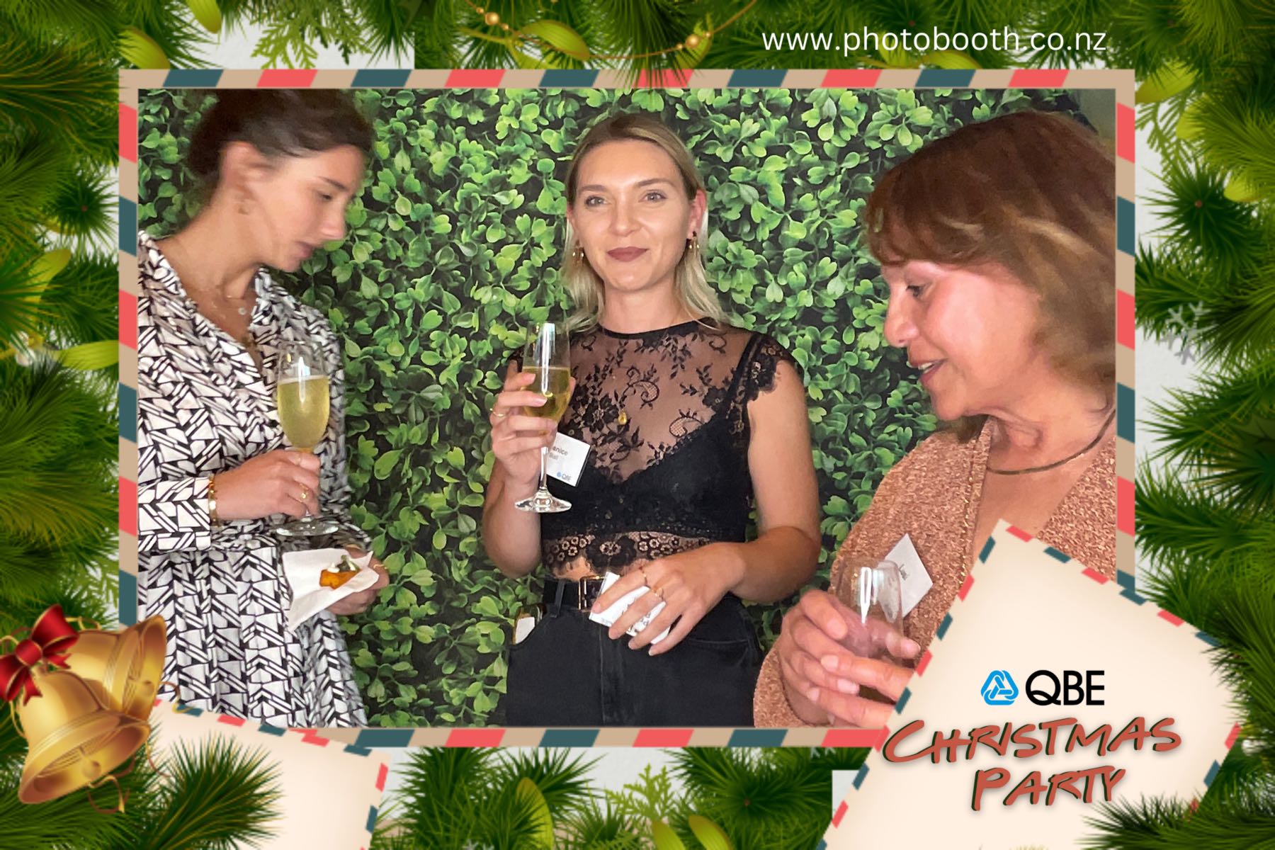 QBE Staff Christmas Party | View more photos from the event at gallery.photobooth.co.nz/u/SelfieCentral/QBE-Staff-Christmas-Party