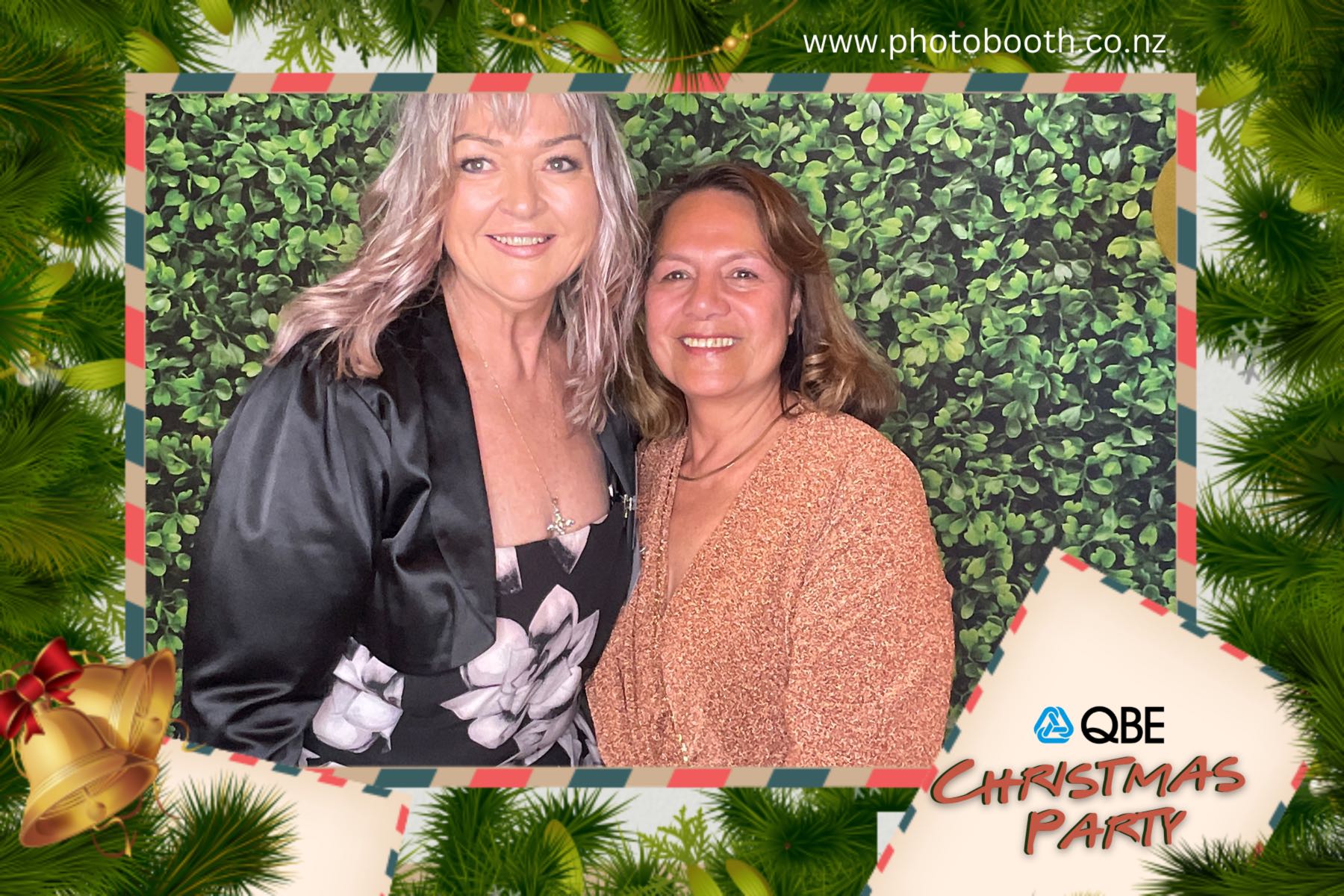 QBE Staff Christmas Party | View more photos from the event at gallery.photobooth.co.nz/u/SelfieCentral/QBE-Staff-Christmas-Party