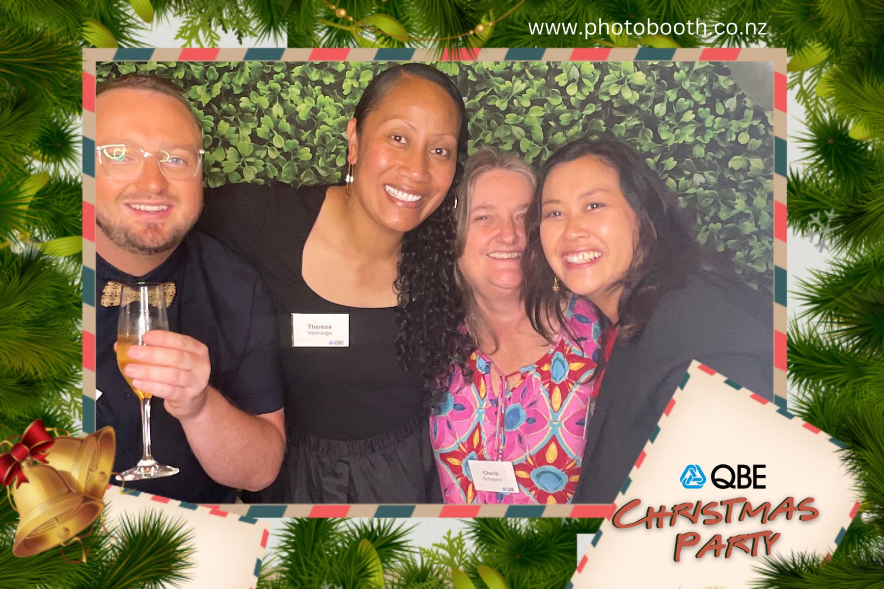 QBE Staff Christmas Party | View more photos from the event at gallery.photobooth.co.nz/u/SelfieCentral/QBE-Staff-Christmas-Party