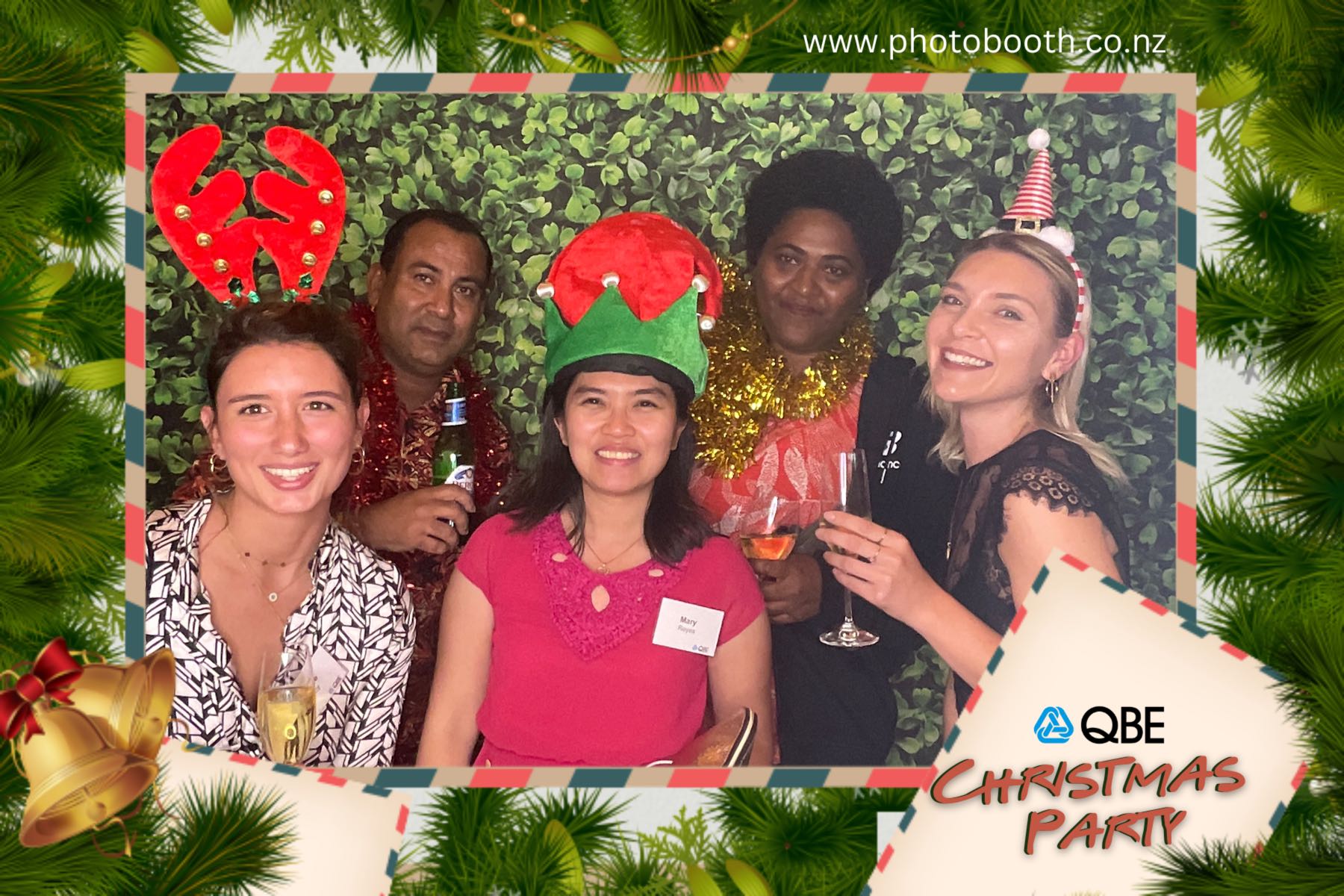 QBE Staff Christmas Party | View more photos from the event at gallery.photobooth.co.nz/u/SelfieCentral/QBE-Staff-Christmas-Party