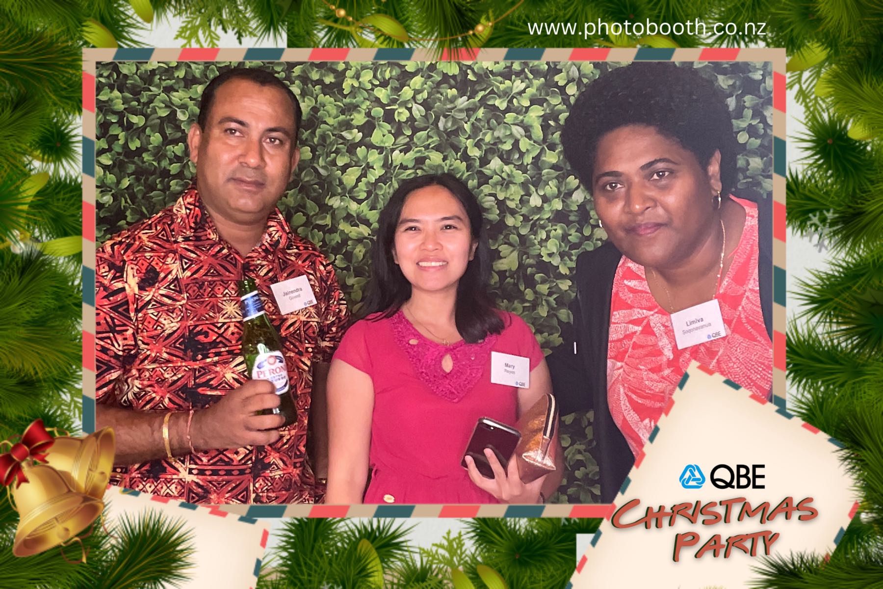 QBE Staff Christmas Party | View more photos from the event at gallery.photobooth.co.nz/u/SelfieCentral/QBE-Staff-Christmas-Party