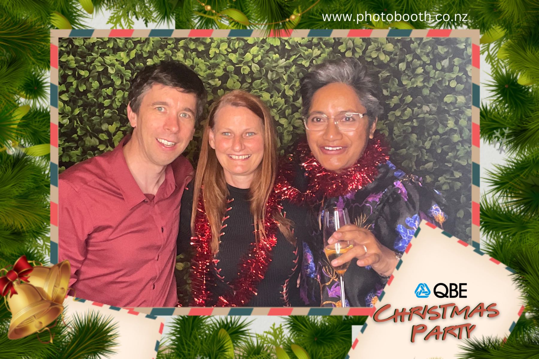 QBE Staff Christmas Party | View more photos from the event at gallery.photobooth.co.nz/u/SelfieCentral/QBE-Staff-Christmas-Party