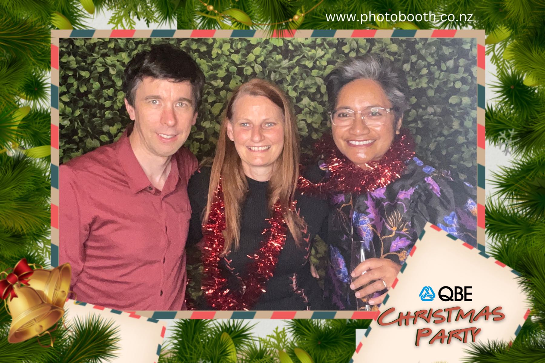 QBE Staff Christmas Party | View more photos from the event at gallery.photobooth.co.nz/u/SelfieCentral/QBE-Staff-Christmas-Party