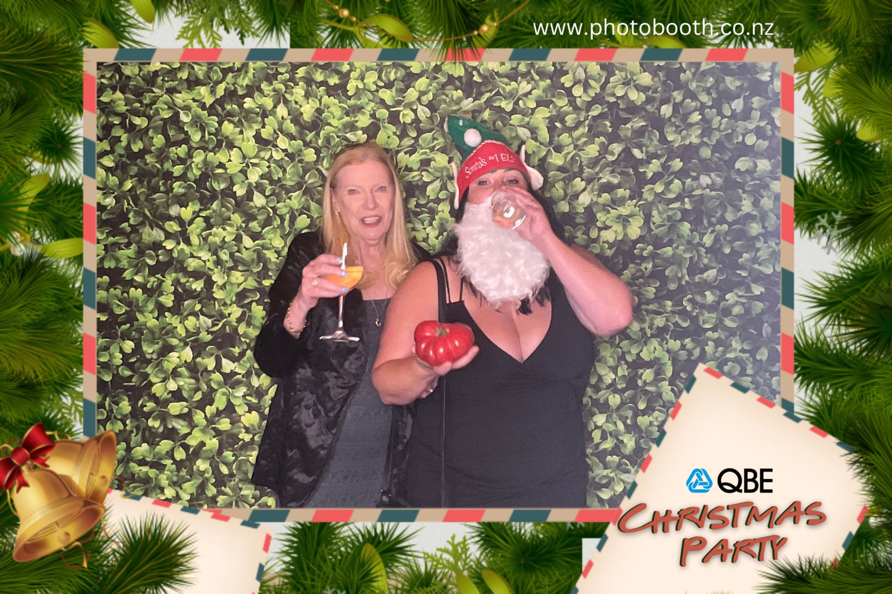 QBE Staff Christmas Party | View more photos from the event at gallery.photobooth.co.nz/u/SelfieCentral/QBE-Staff-Christmas-Party