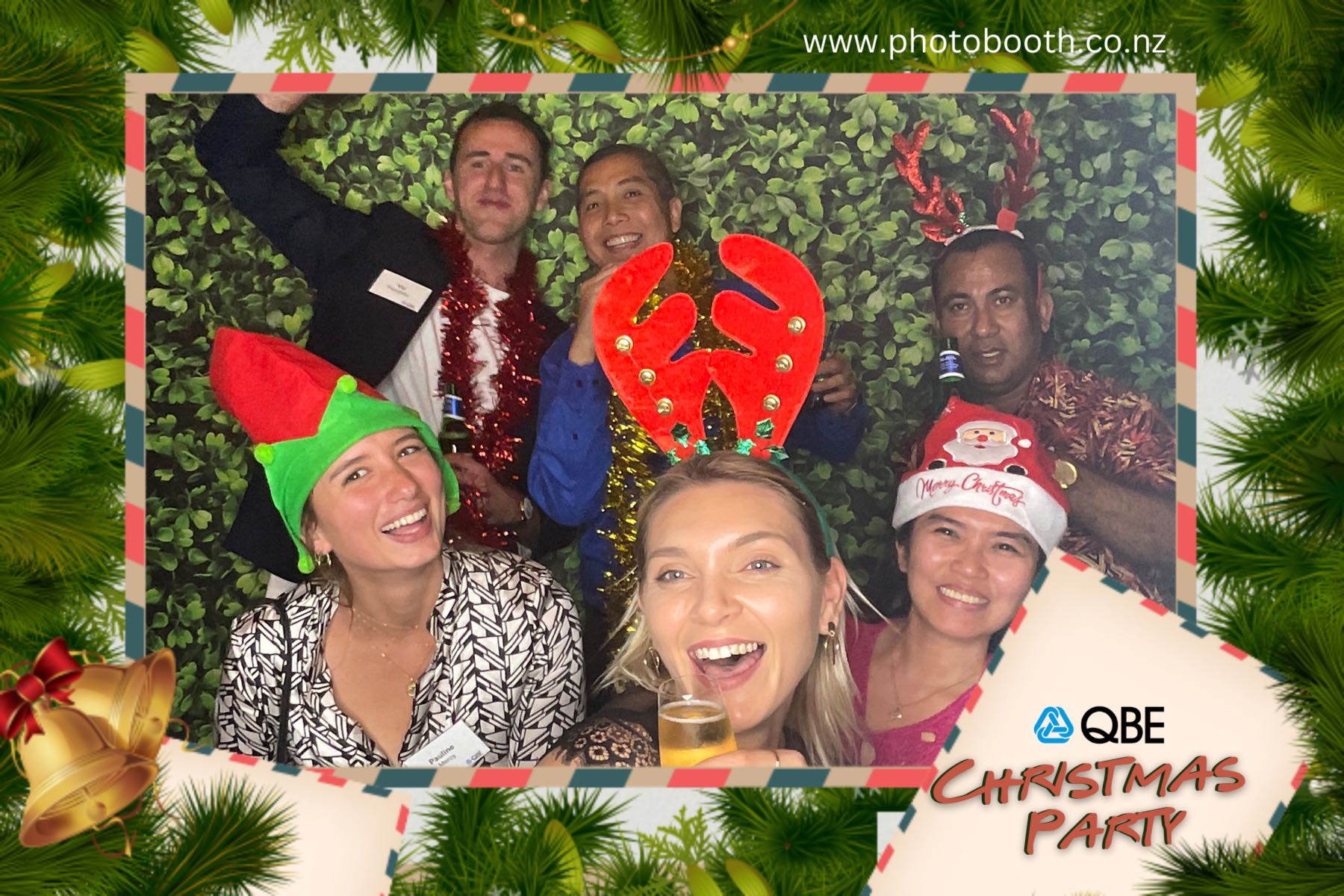 QBE Staff Christmas Party | View more photos from the event at gallery.photobooth.co.nz/u/SelfieCentral/QBE-Staff-Christmas-Party