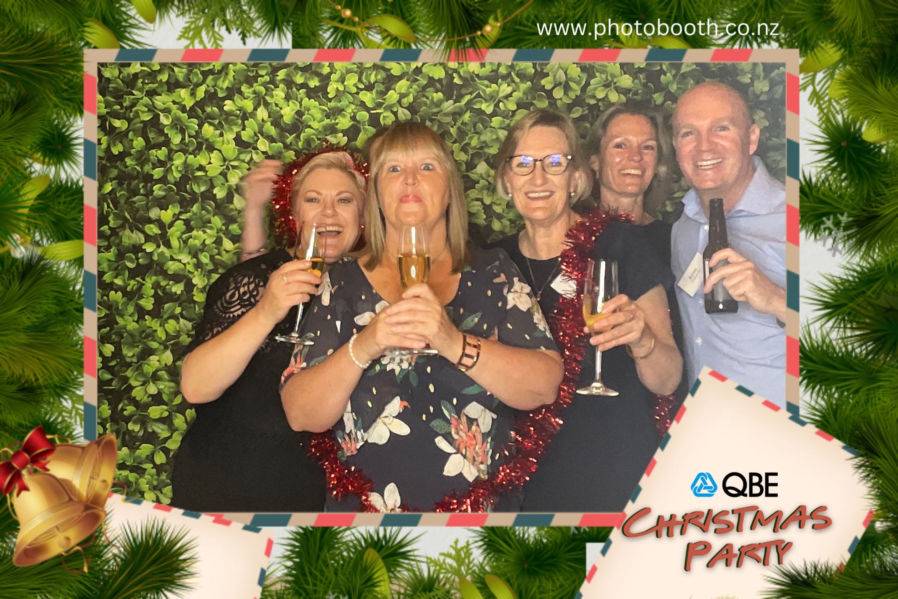 QBE Staff Christmas Party | View more photos from the event at gallery.photobooth.co.nz/u/SelfieCentral/QBE-Staff-Christmas-Party