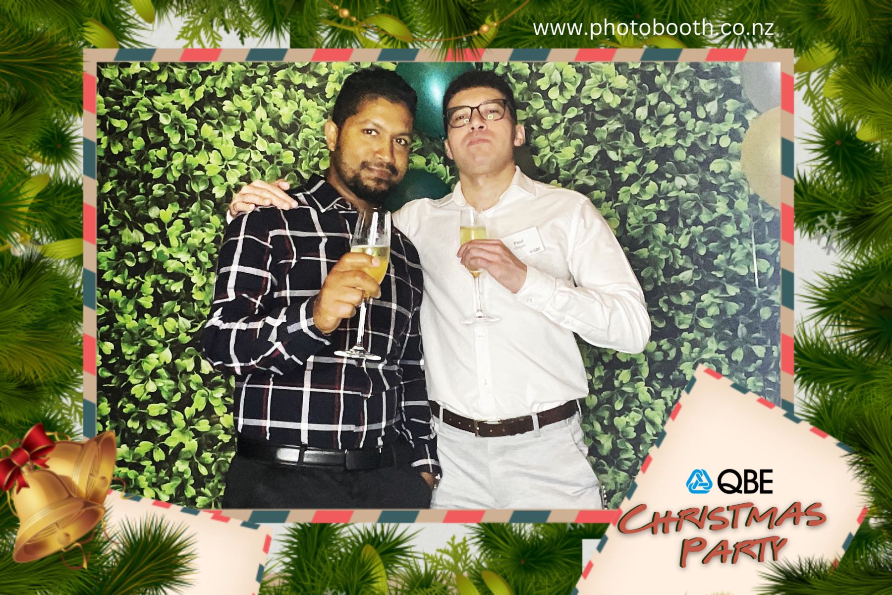 QBE Staff Christmas Party | View more photos from the event at gallery.photobooth.co.nz/u/SelfieCentral/QBE-Staff-Christmas-Party