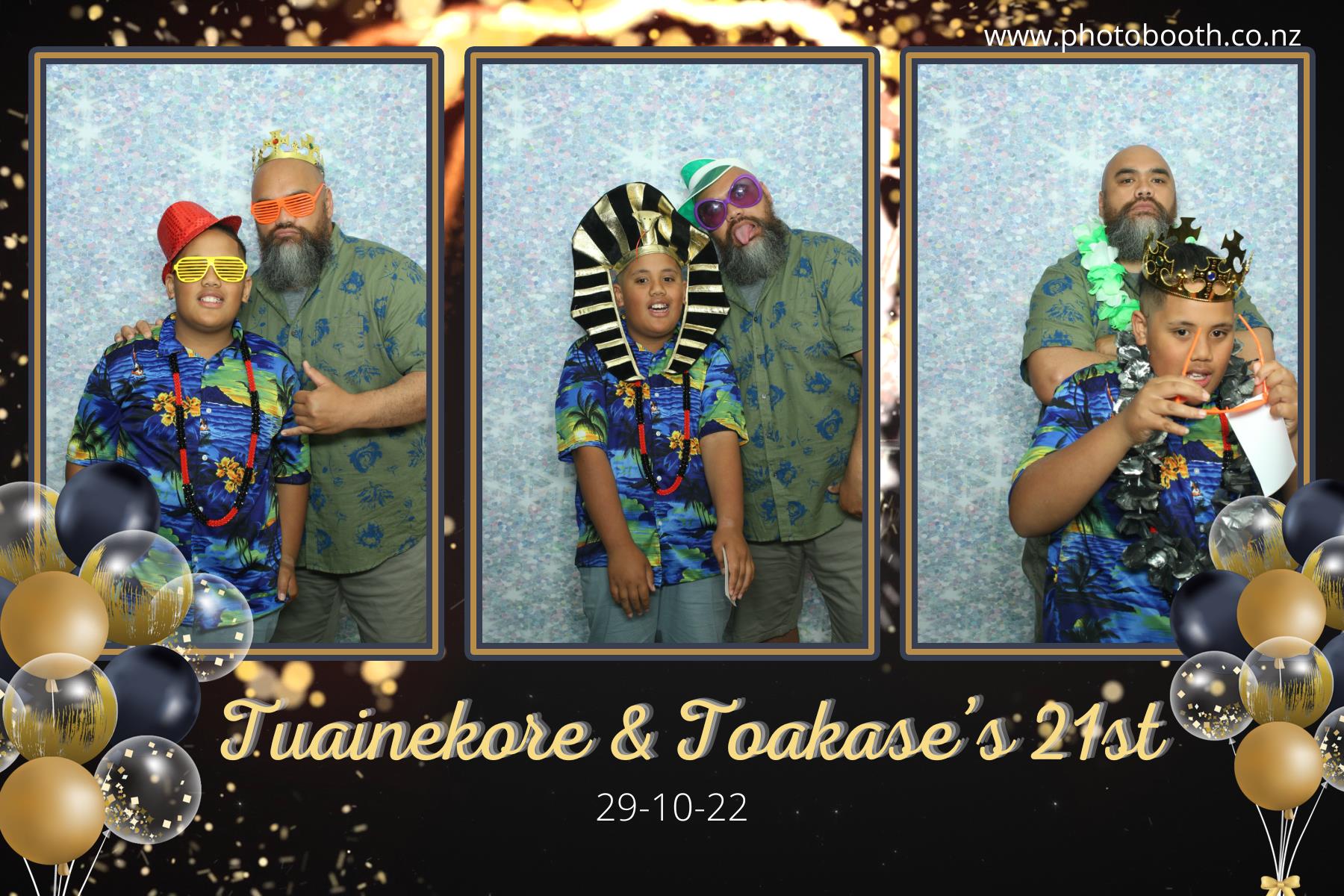 Twin's 21st Birthday | View more photos from the event at gallery.photobooth.co.nz/u/SelfieCentral/Twins-21st-Birthday