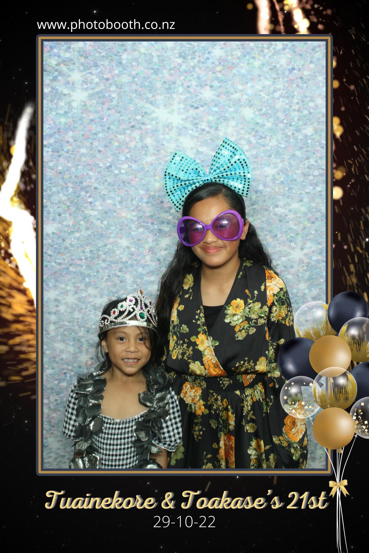 Twin's 21st Birthday | View more photos from the event at gallery.photobooth.co.nz/u/SelfieCentral/Twins-21st-Birthday