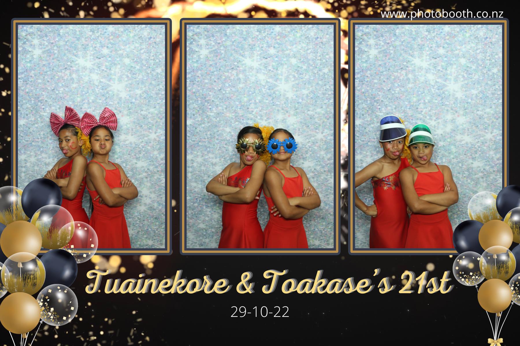 Twin's 21st Birthday | View more photos from the event at gallery.photobooth.co.nz/u/SelfieCentral/Twins-21st-Birthday