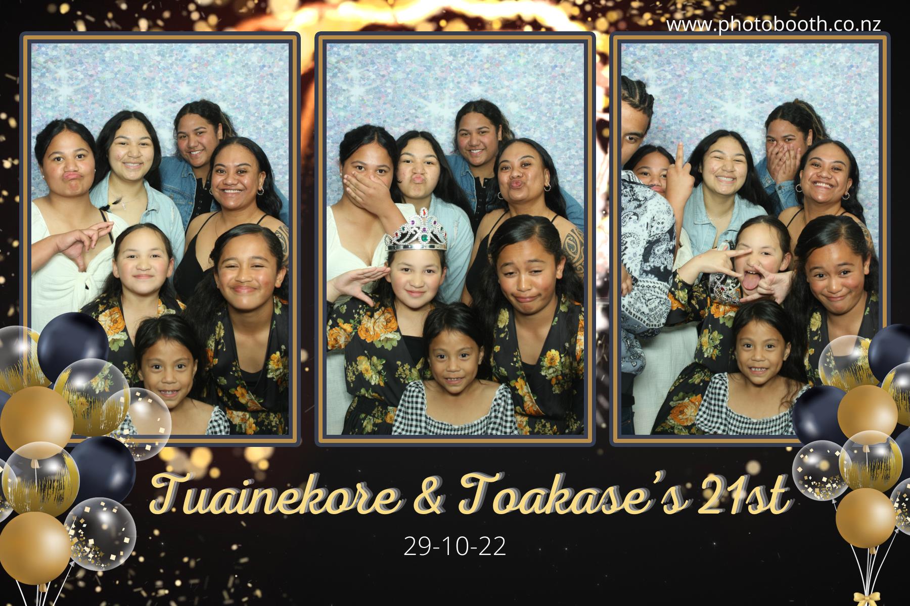 Twin's 21st Birthday | View more photos from the event at gallery.photobooth.co.nz/u/SelfieCentral/Twins-21st-Birthday