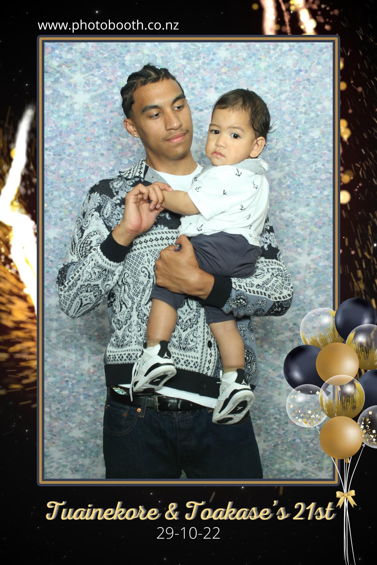 Twin's 21st Birthday | View more photos from the event at gallery.photobooth.co.nz/u/SelfieCentral/Twins-21st-Birthday