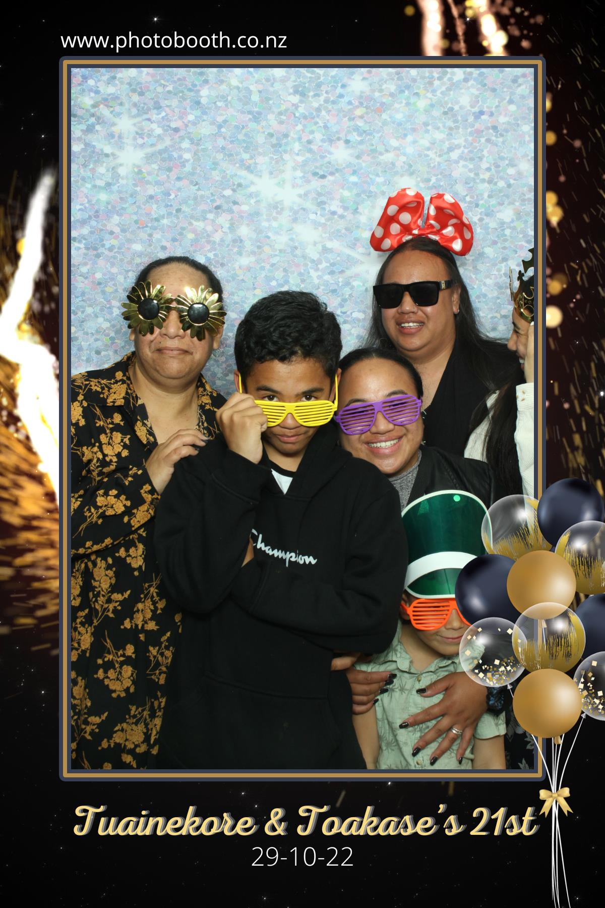 Twin's 21st Birthday | View more photos from the event at gallery.photobooth.co.nz/u/SelfieCentral/Twins-21st-Birthday