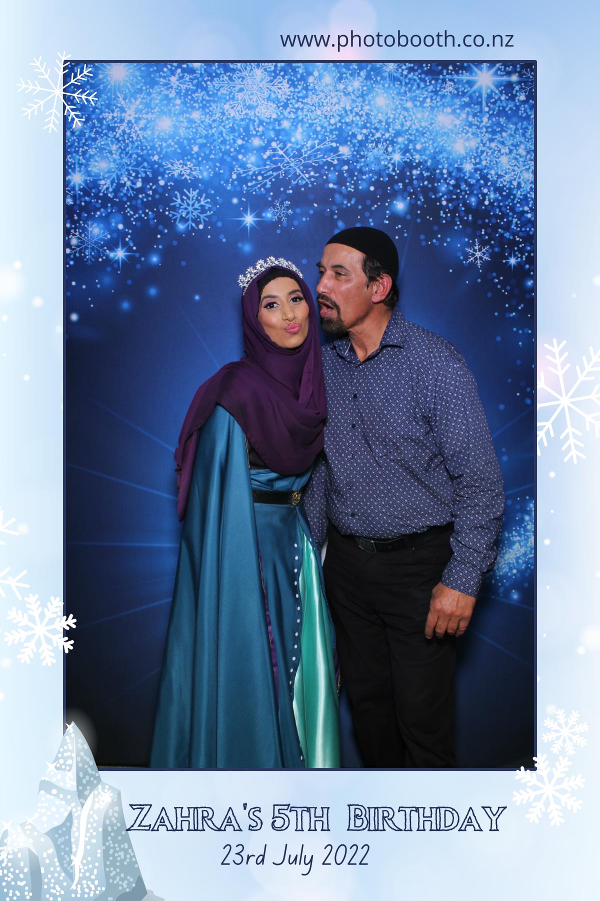 Zahra's 5th Frozen Birthday Party | View more photos from the event at gallery.photobooth.co.nz/u/SelfieCentral/Zahras-5th-Frozen-Birthday-Party
