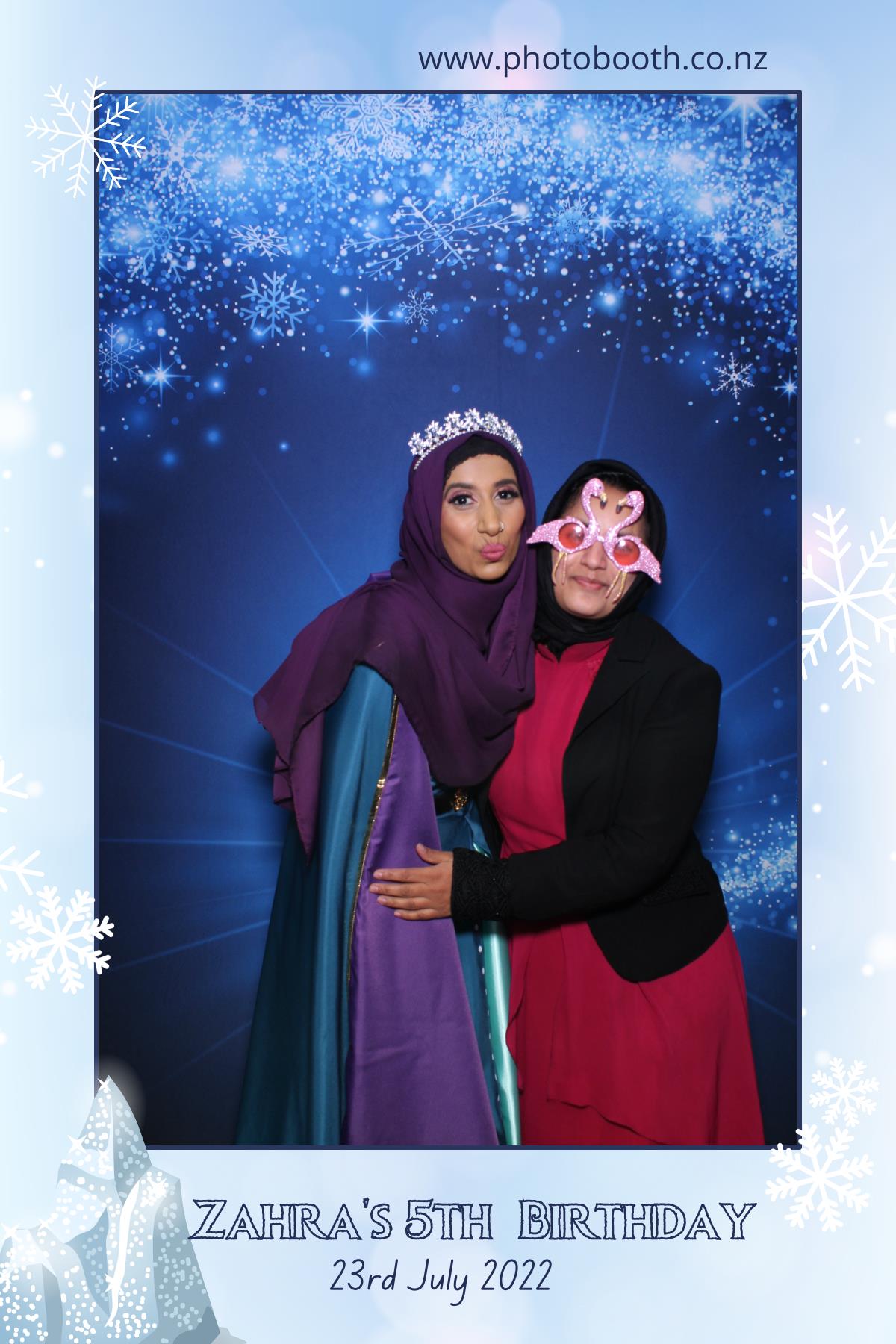 Zahra's 5th Frozen Birthday Party | View more photos from the event at gallery.photobooth.co.nz/u/SelfieCentral/Zahras-5th-Frozen-Birthday-Party