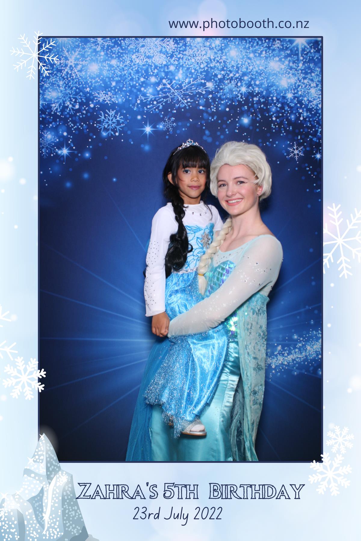Zahra's 5th Frozen Birthday Party | View more photos from the event at gallery.photobooth.co.nz/u/SelfieCentral/Zahras-5th-Frozen-Birthday-Party