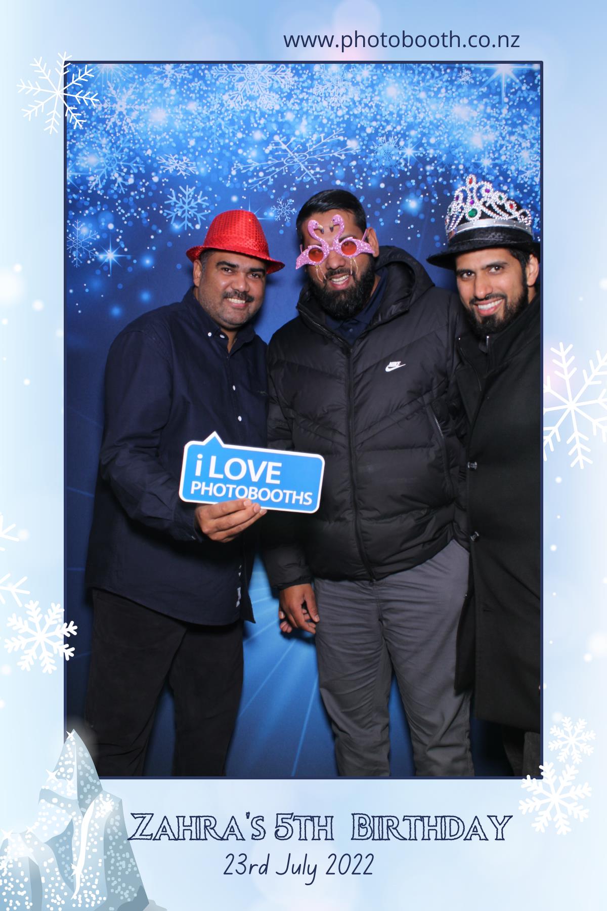 Zahra's 5th Frozen Birthday Party | View more photos from the event at gallery.photobooth.co.nz/u/SelfieCentral/Zahras-5th-Frozen-Birthday-Party